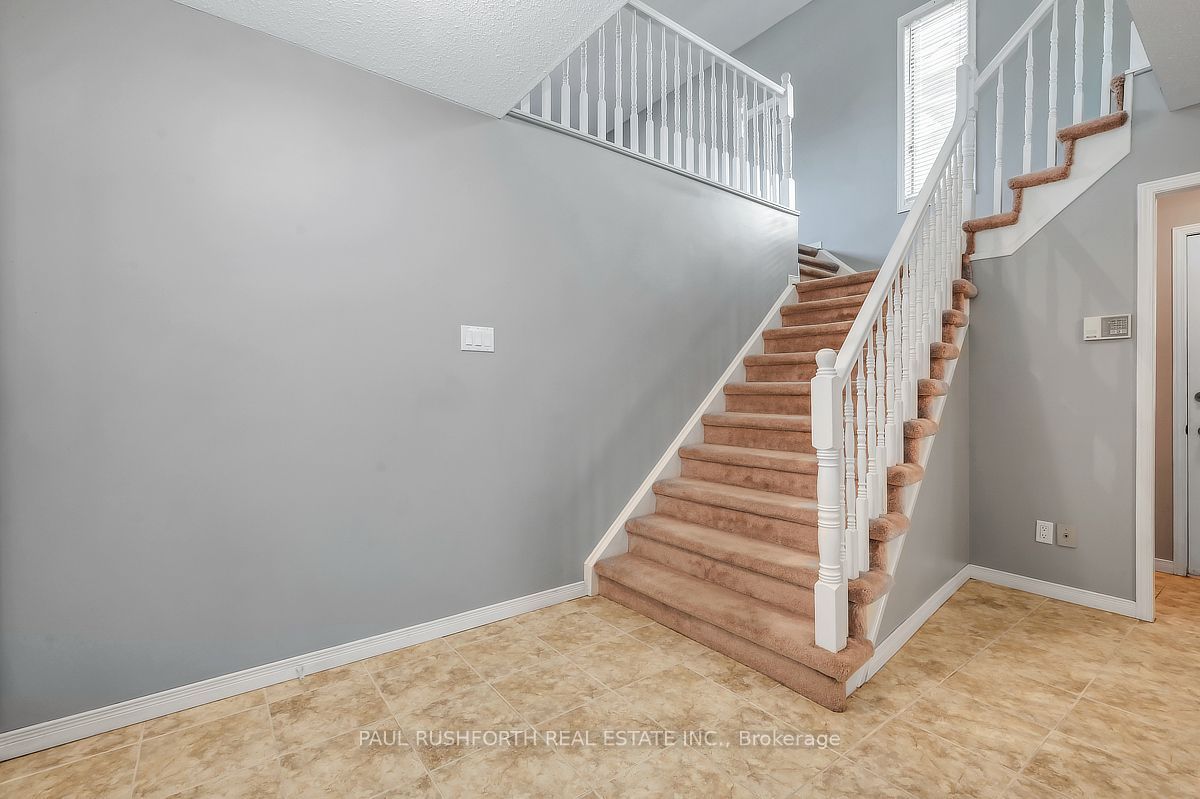 1879 Belcourt Boulevard, Orleans - Convent Glen and Area, ON K1C 4N3 photo 3