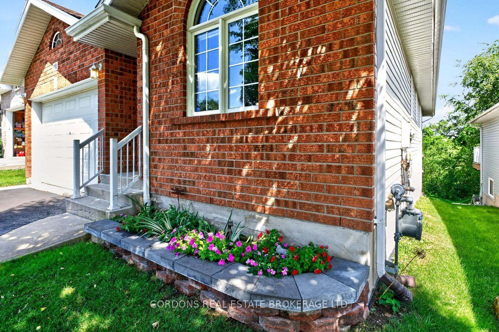 633 Melrose Street, Kingston, ON K7M 9G8 photo 3