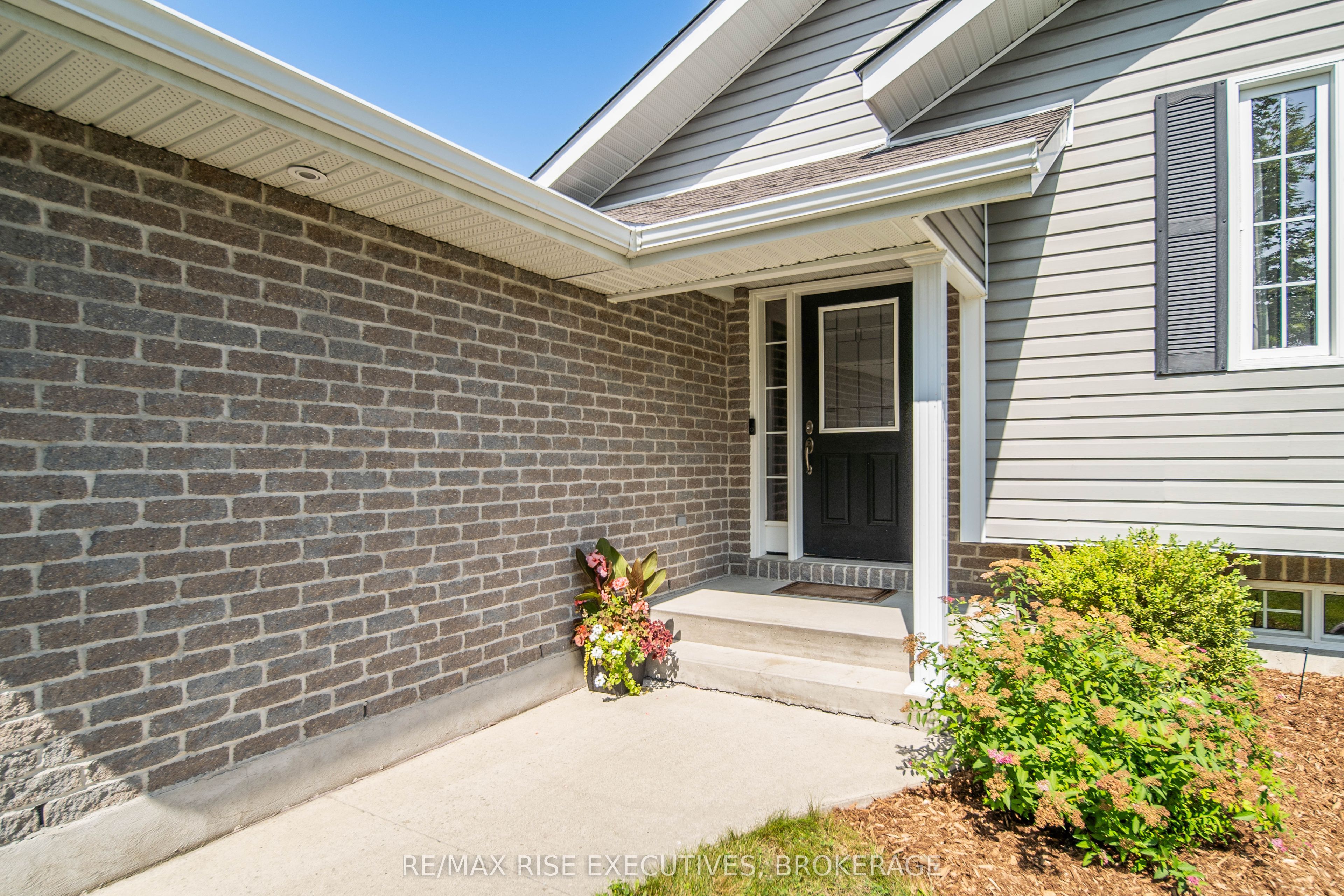 184 MacDougall Drive, Loyalist, ON K7N 1Y8 photo 2