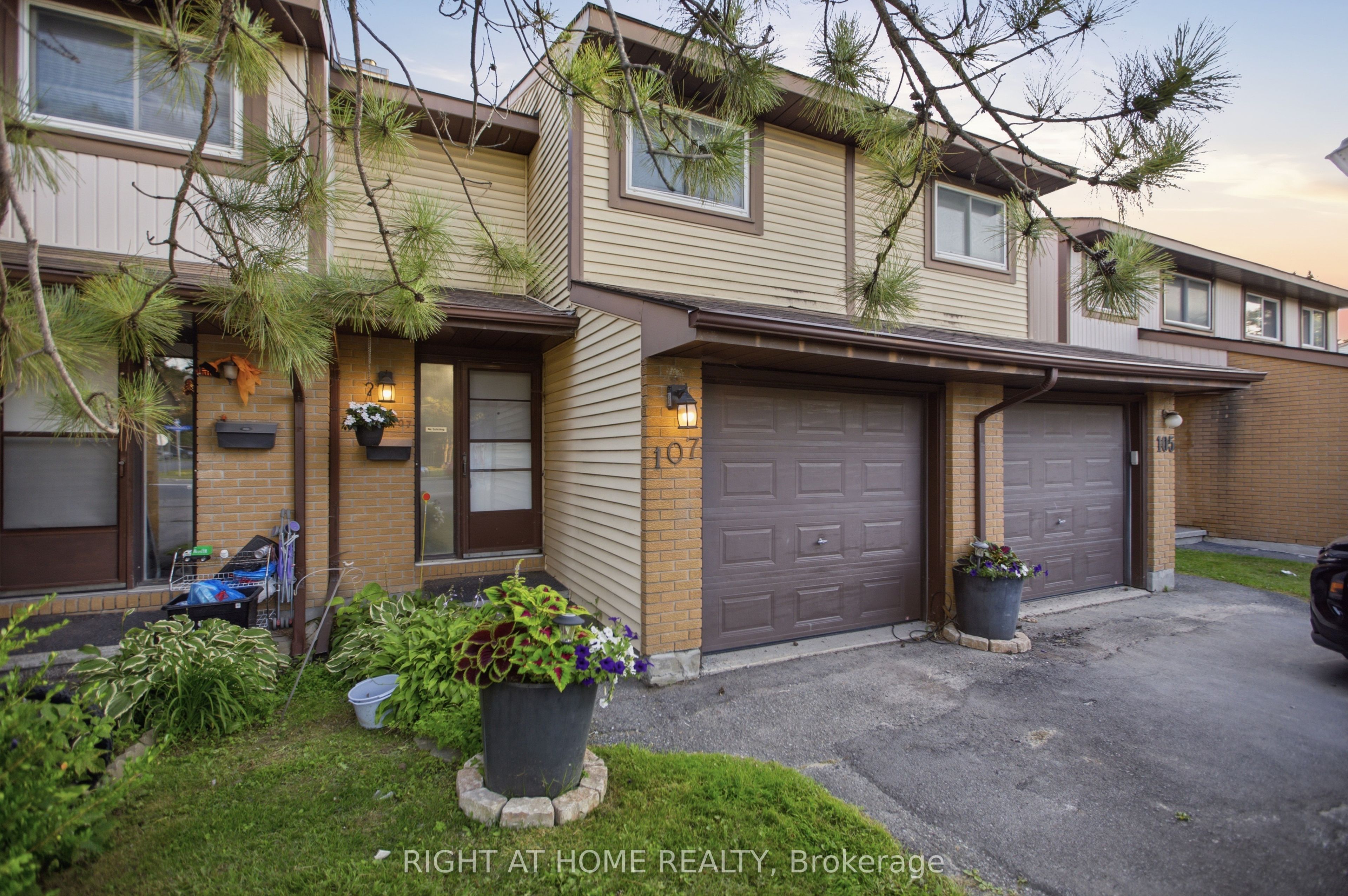 107 Castlefrank Road, Kanata, ON K2L 2Y1 photo 2