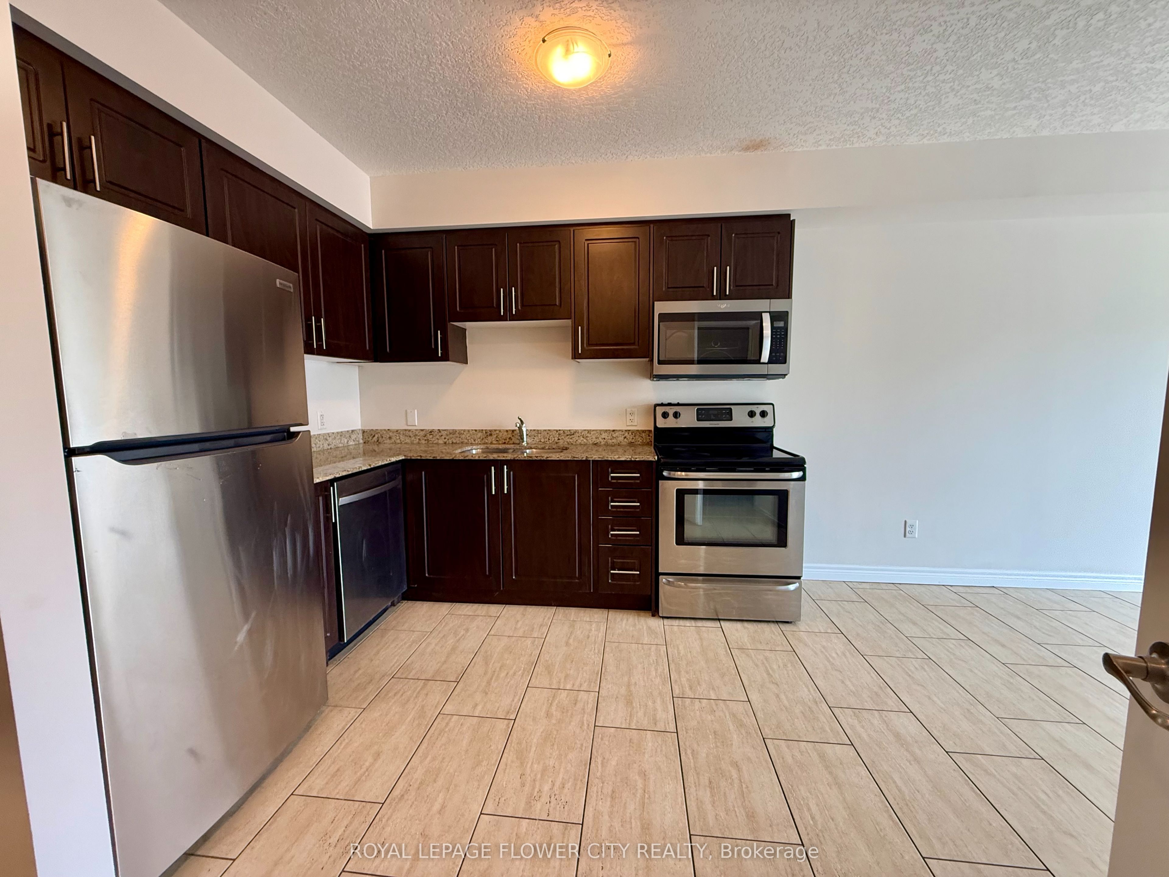 886 Golf Links Road 204, Hamilton, ON L9K 1J8 photo 2