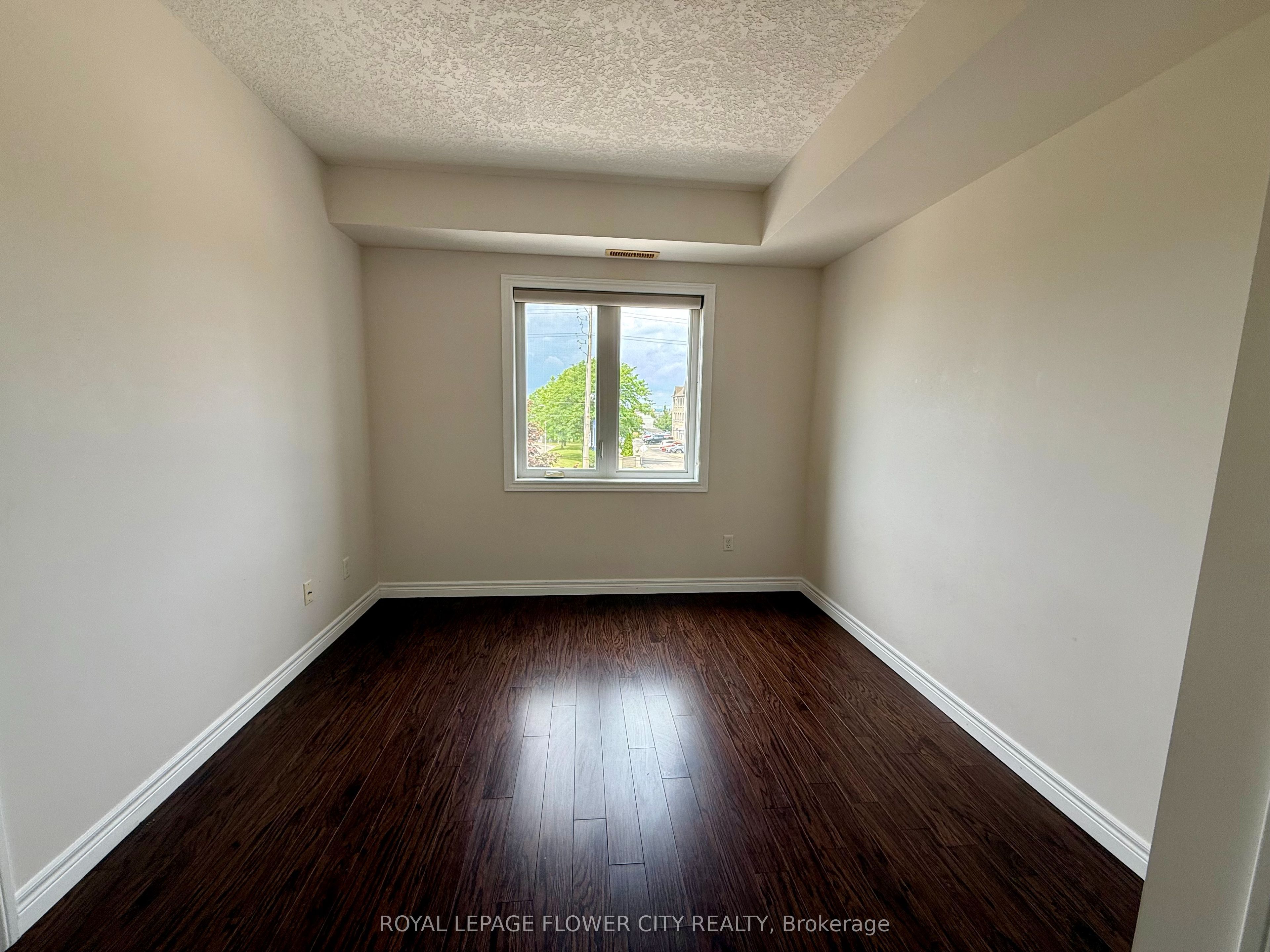 886 Golf Links Road 204, Hamilton, ON L9K 1J8 photo 4
