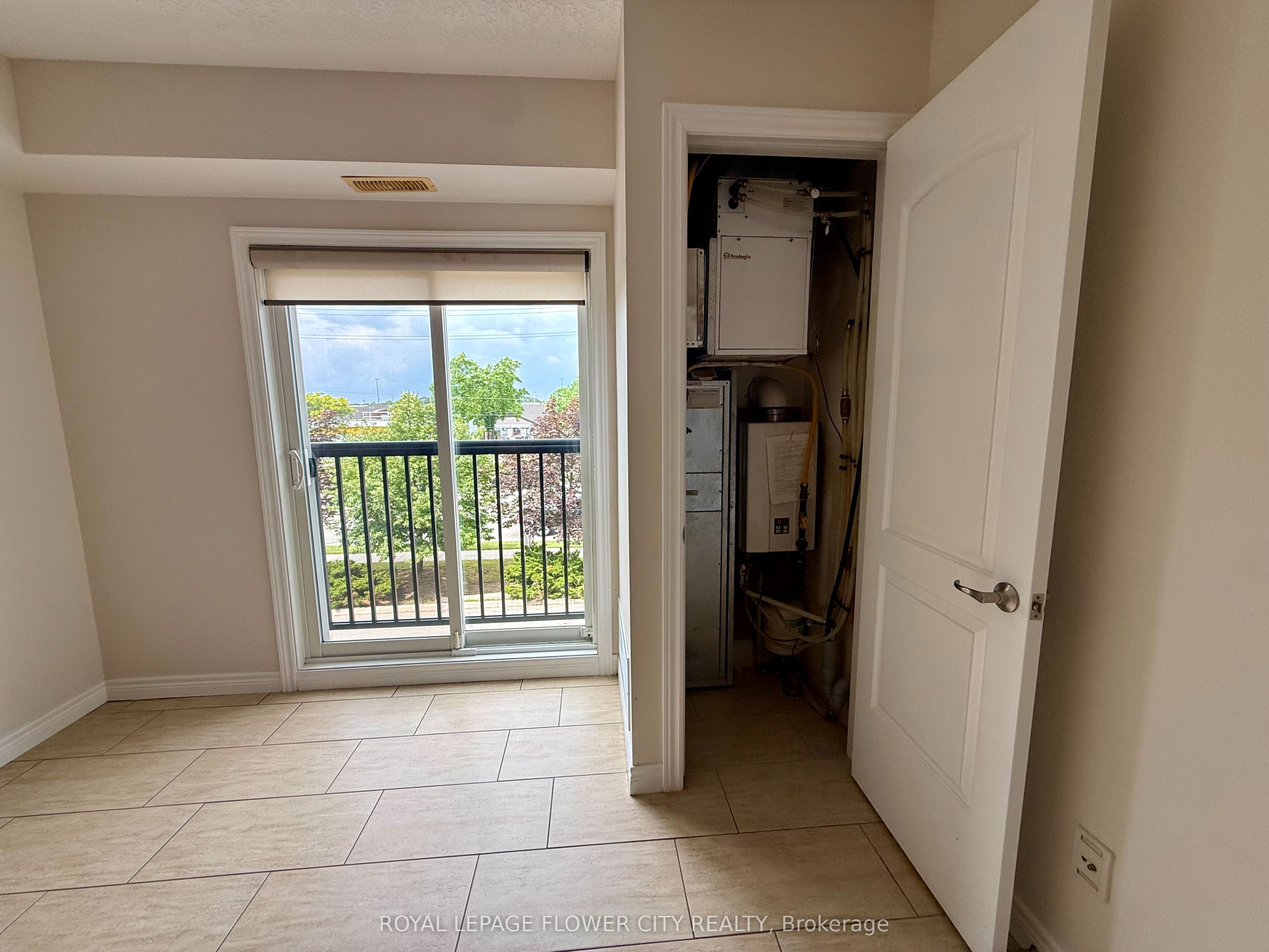 886 Golf Links Road 204, Hamilton, ON L9K 1J8 photo 5