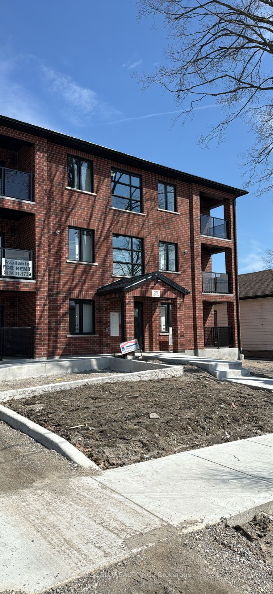 25 Alexandria Avenue, St. Thomas, ON N5P 3M7 photo 2