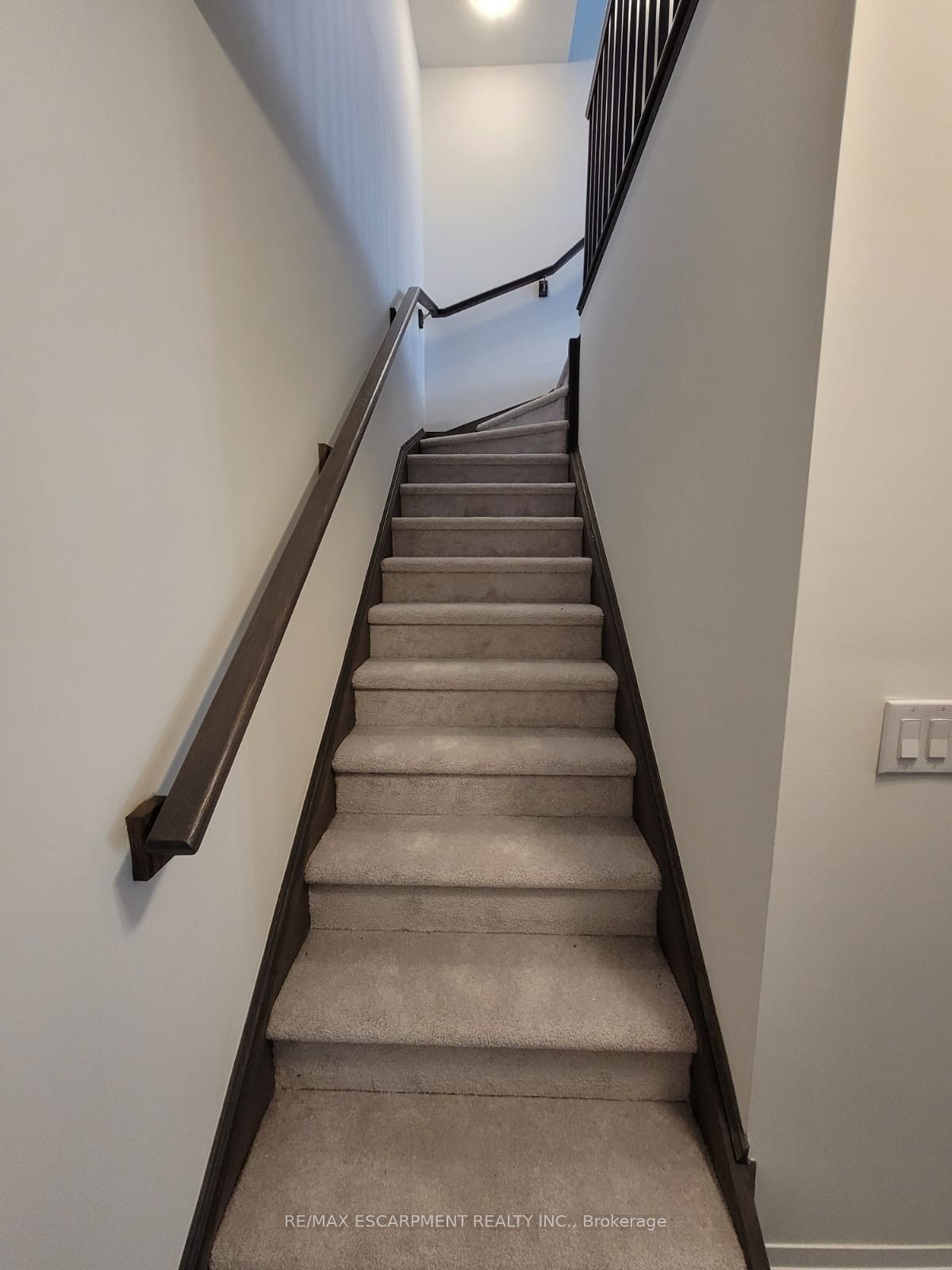 585 Colborne Street E 913, Brantford, ON N3S 0K4 photo 3