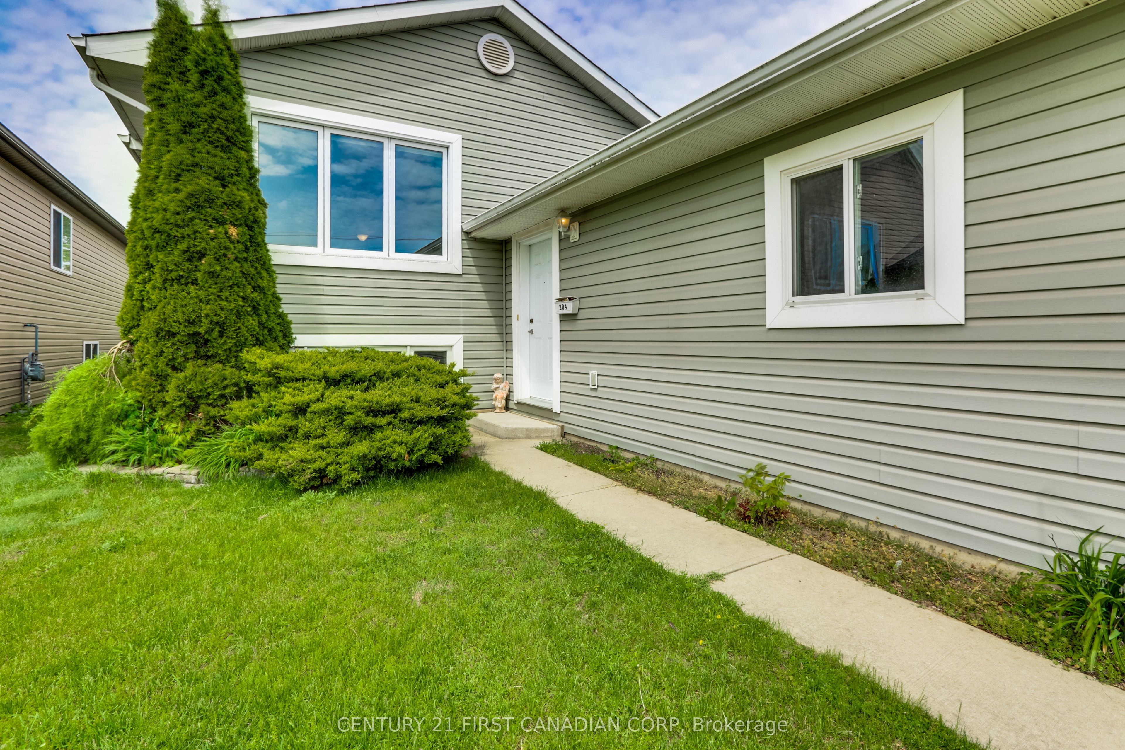 204 Ewart Street, Strathroy-Caradoc, ON N7G 4G6