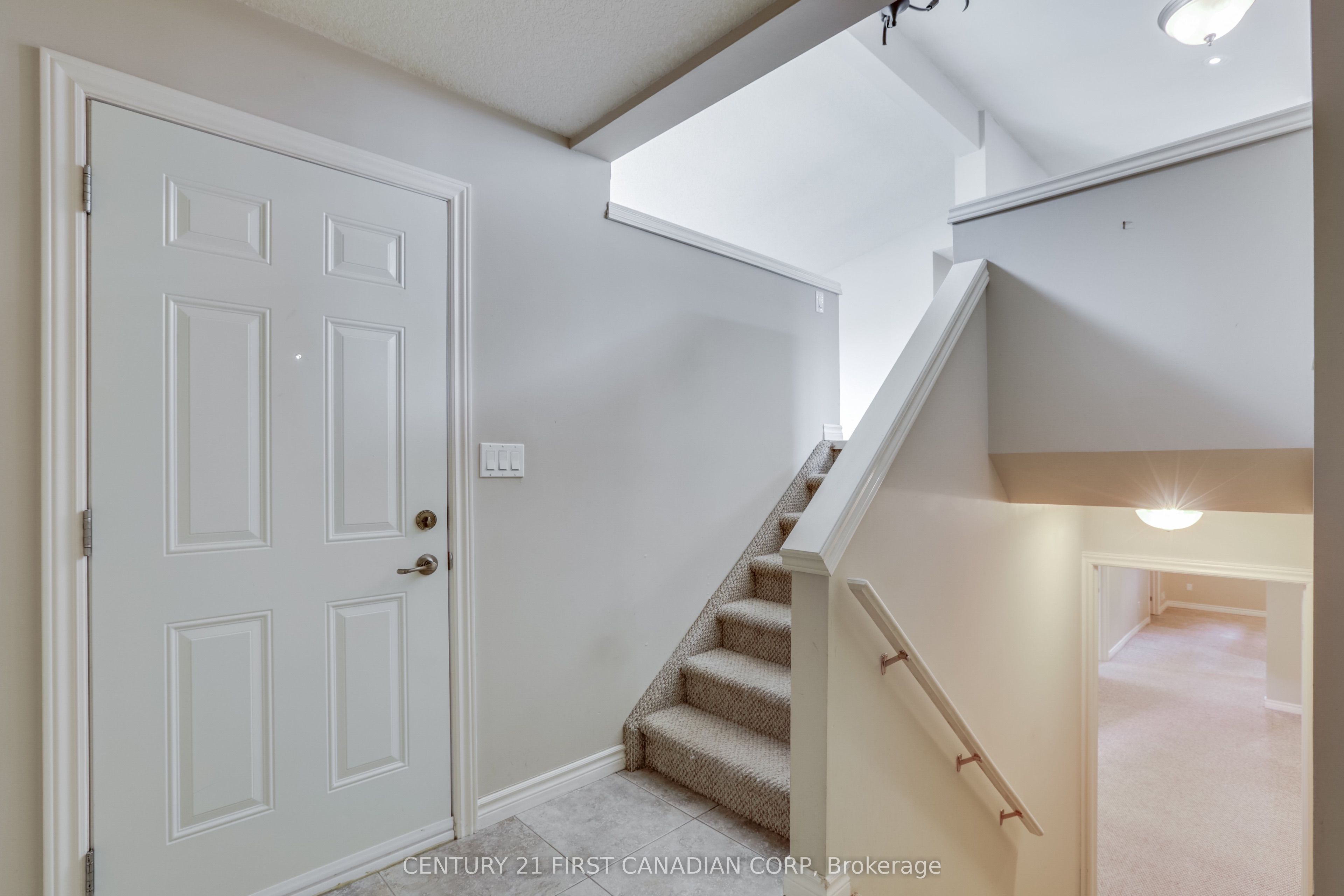 204 Ewart Street, Strathroy-Caradoc, ON N7G 4G6 photo 3