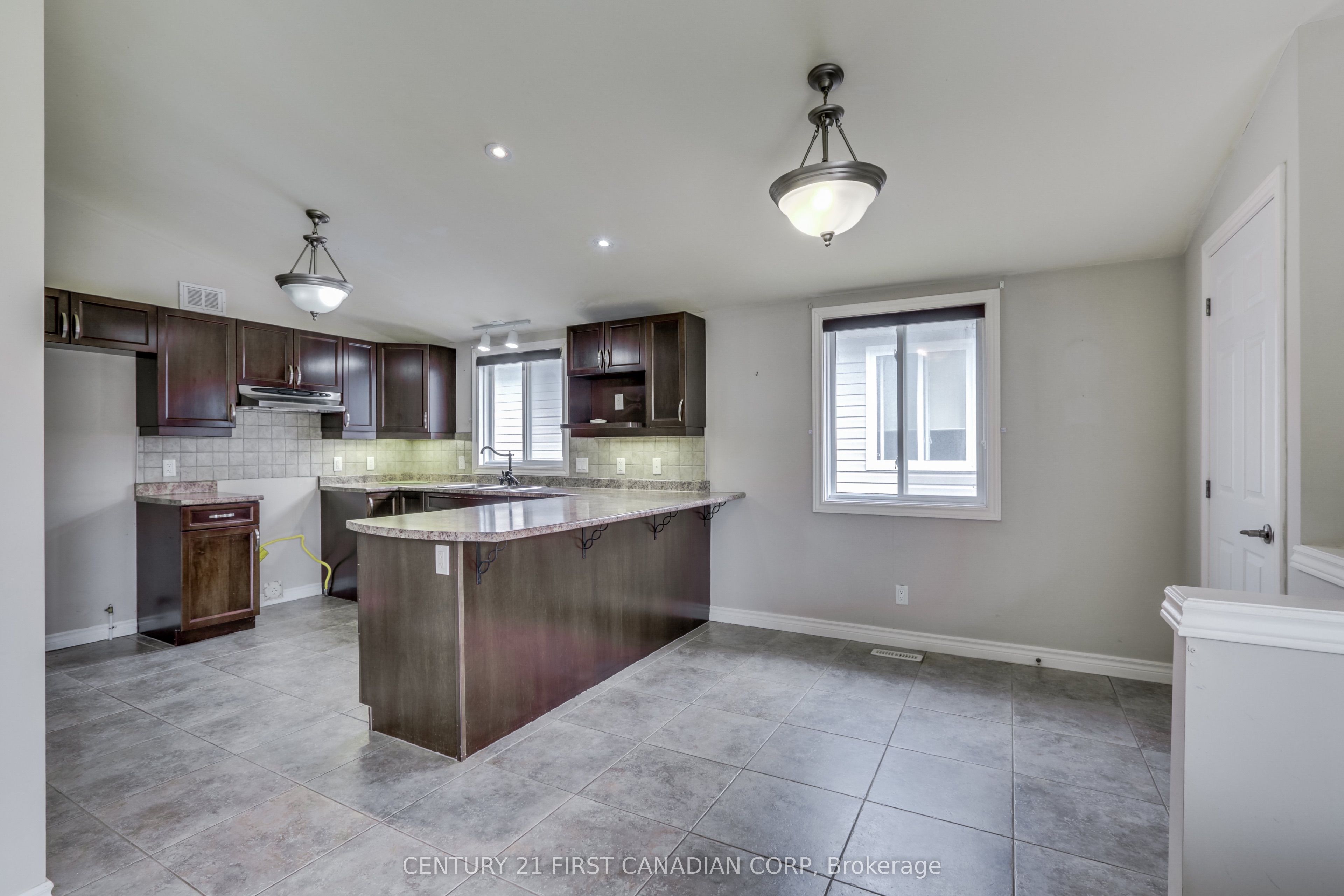 204 Ewart Street, Strathroy-Caradoc, ON N7G 4G6 photo 4