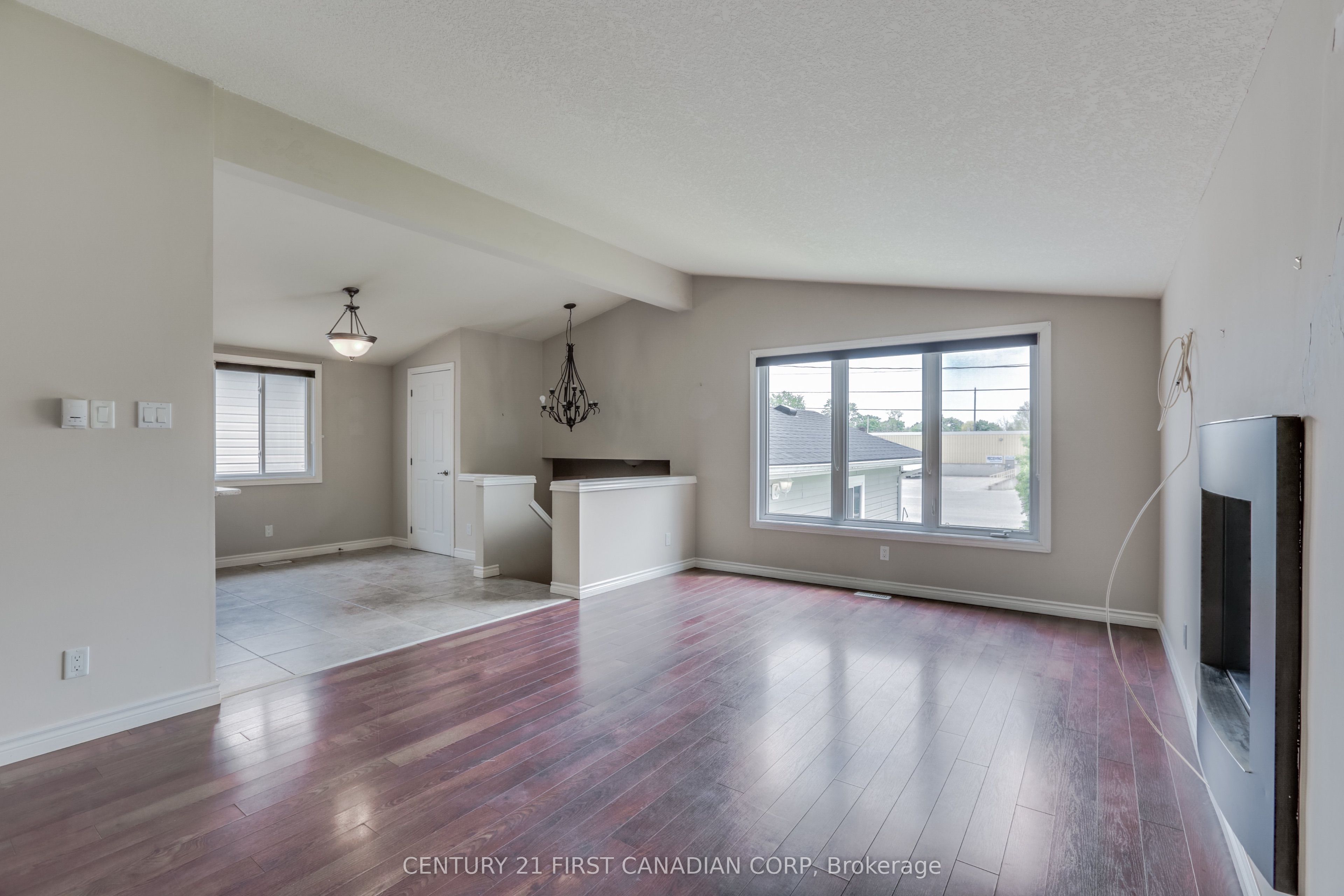 204 Ewart Street, Strathroy-Caradoc, ON N7G 4G6 photo 5