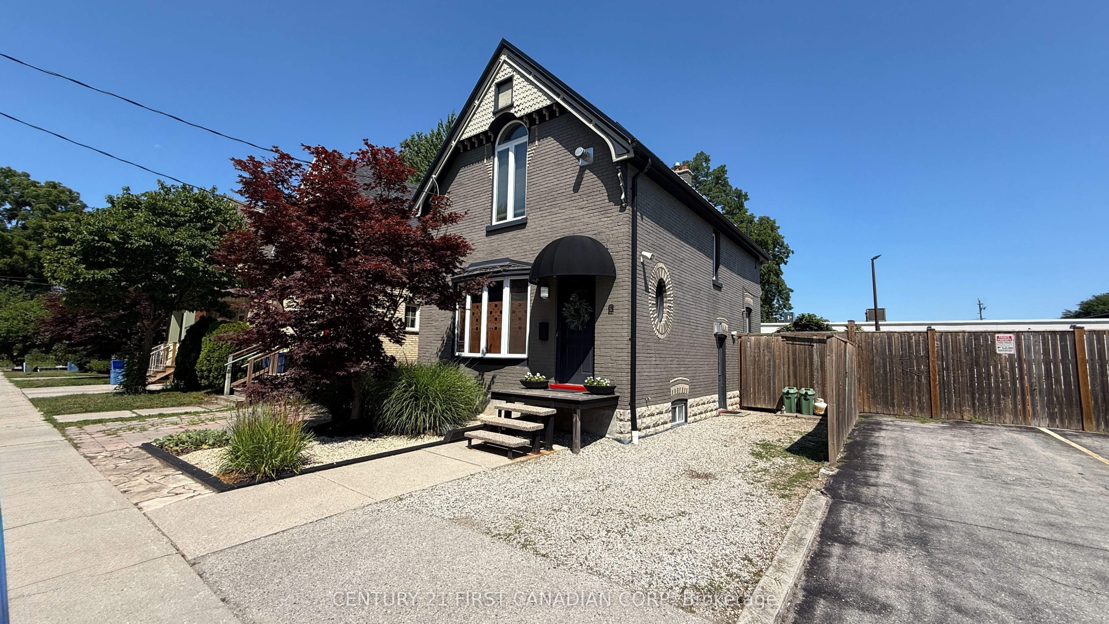 2 Erie Avenue, London South, ON N6J 1J1