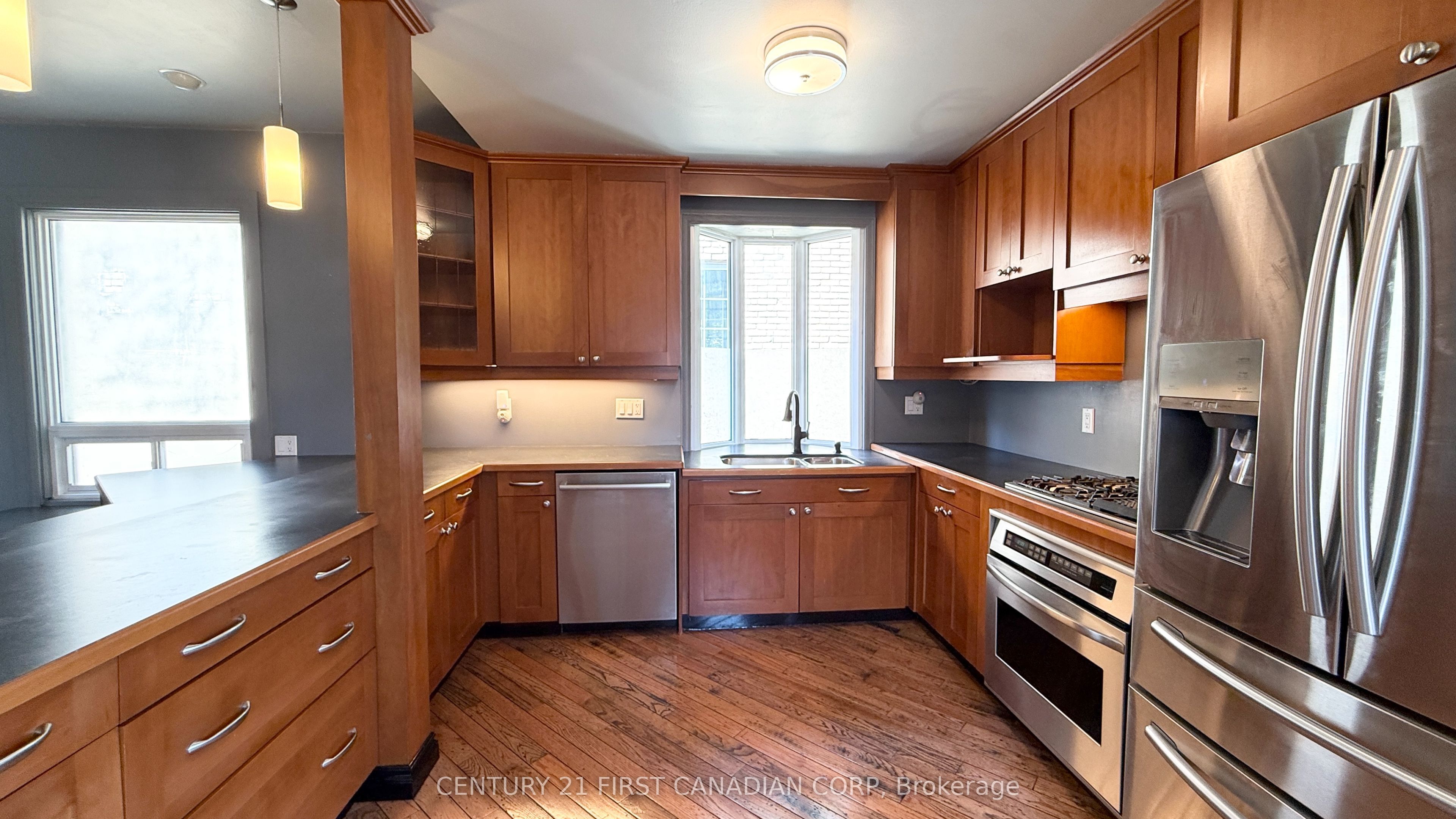 2 Erie Avenue, London South, ON N6J 1J1 photo 3