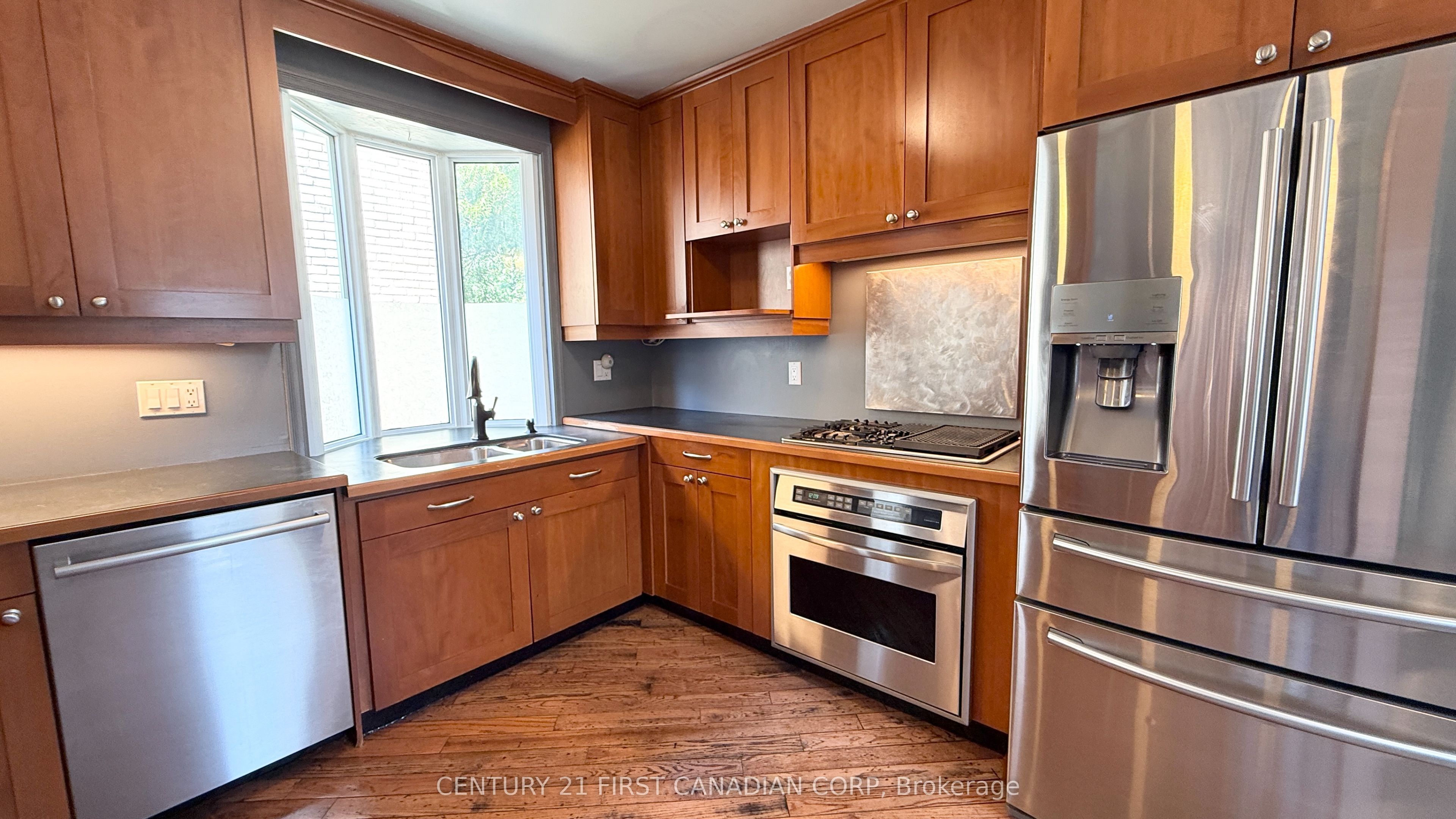 2 Erie Avenue, London South, ON N6J 1J1 photo 4