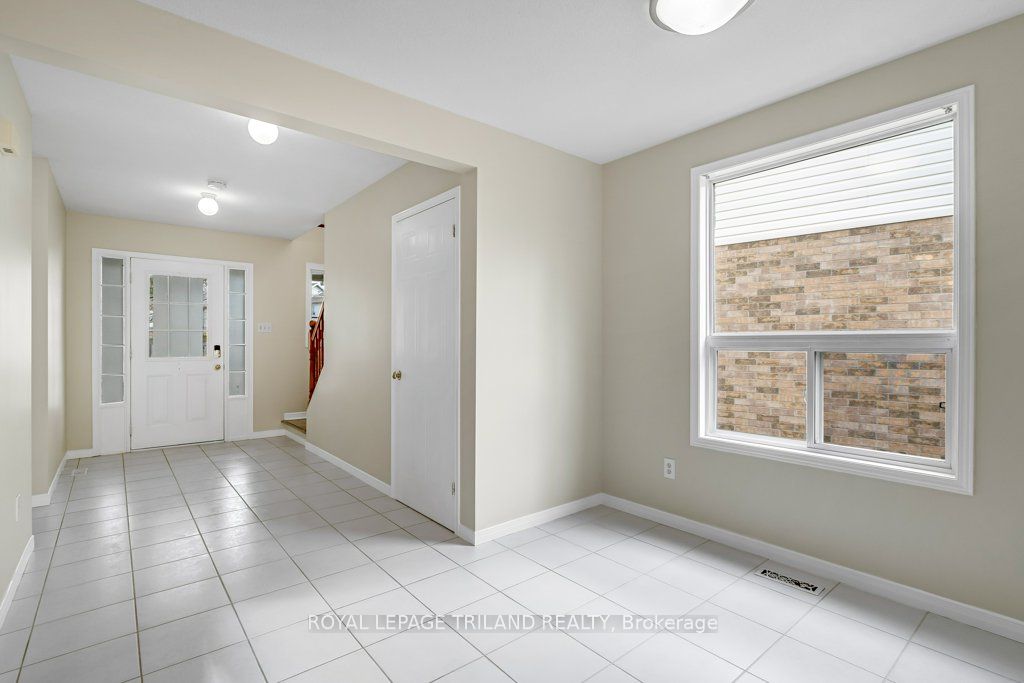 215 Rossmore Court, London South, ON N6C 6B7 photo 5