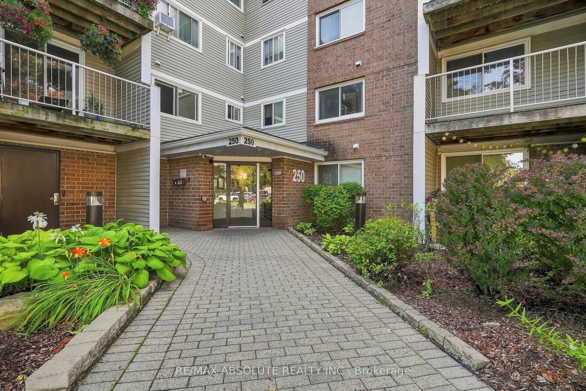 250 Brittany Drive 318, Manor Park - Cardinal Glen and Area, ON K1K 4M1