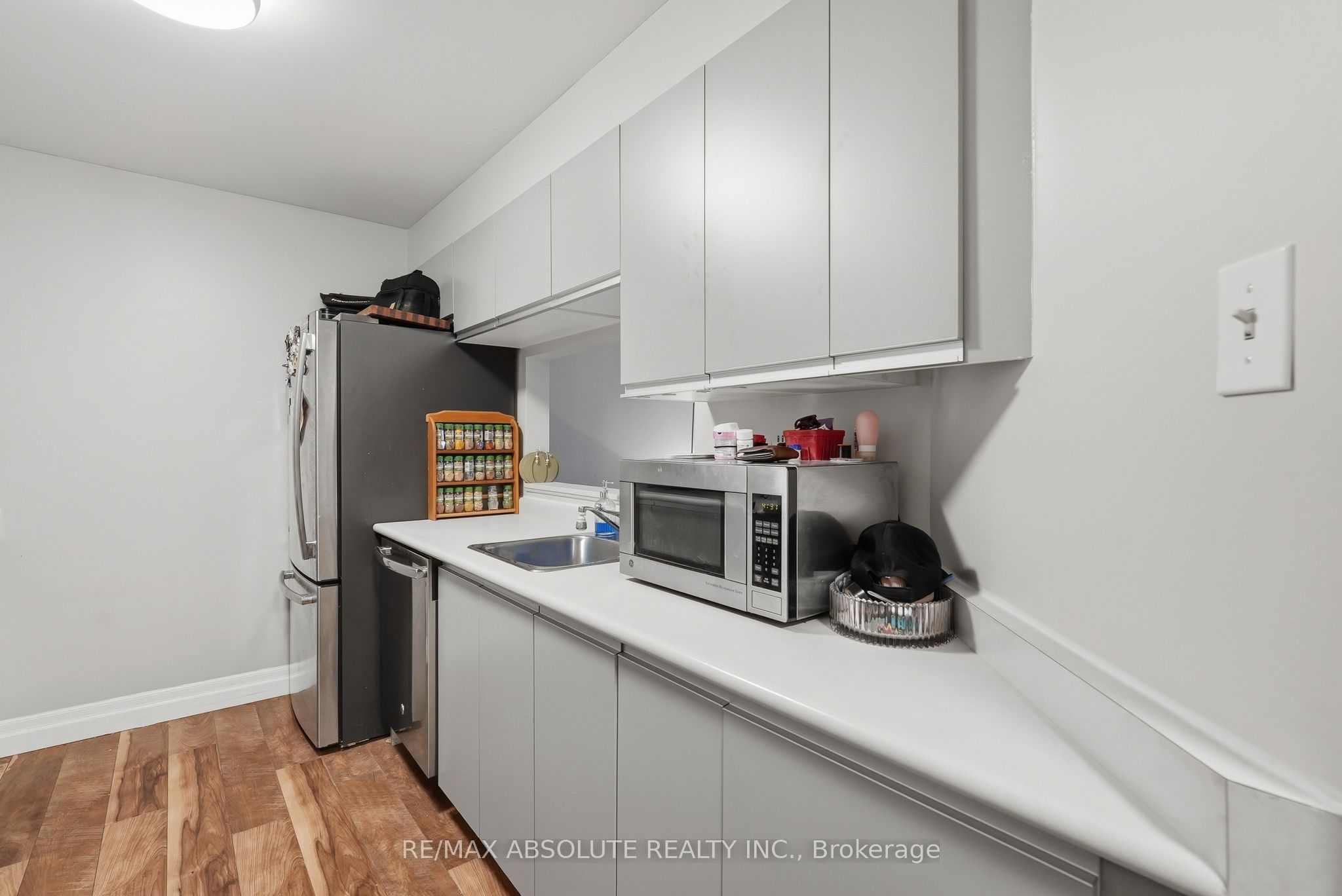 250 Brittany Drive 318, Manor Park - Cardinal Glen and Area, ON K1K 4M1 photo 4