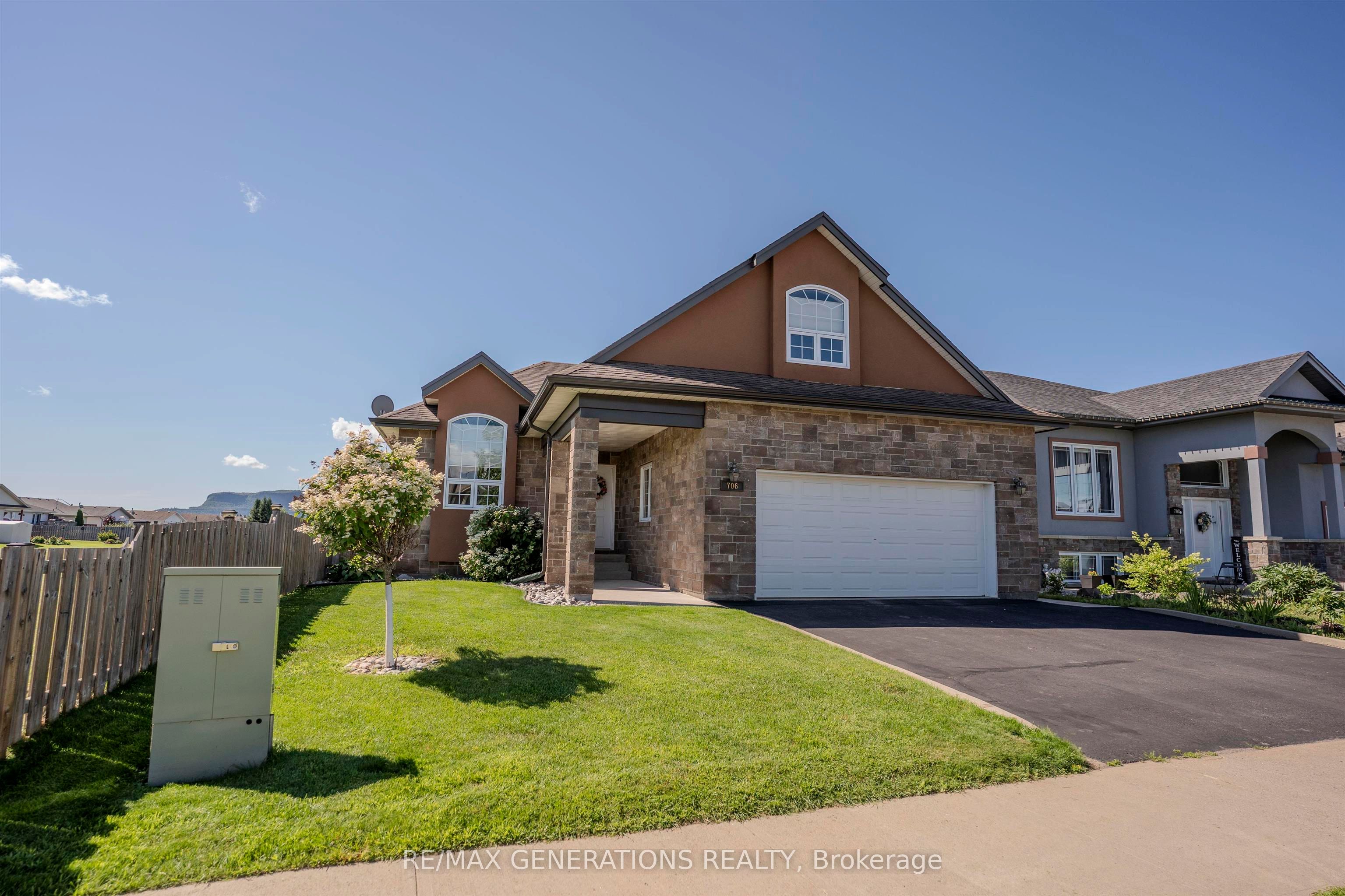 706 WEILER Boulevard, Thunder Bay, ON P7C 0A7