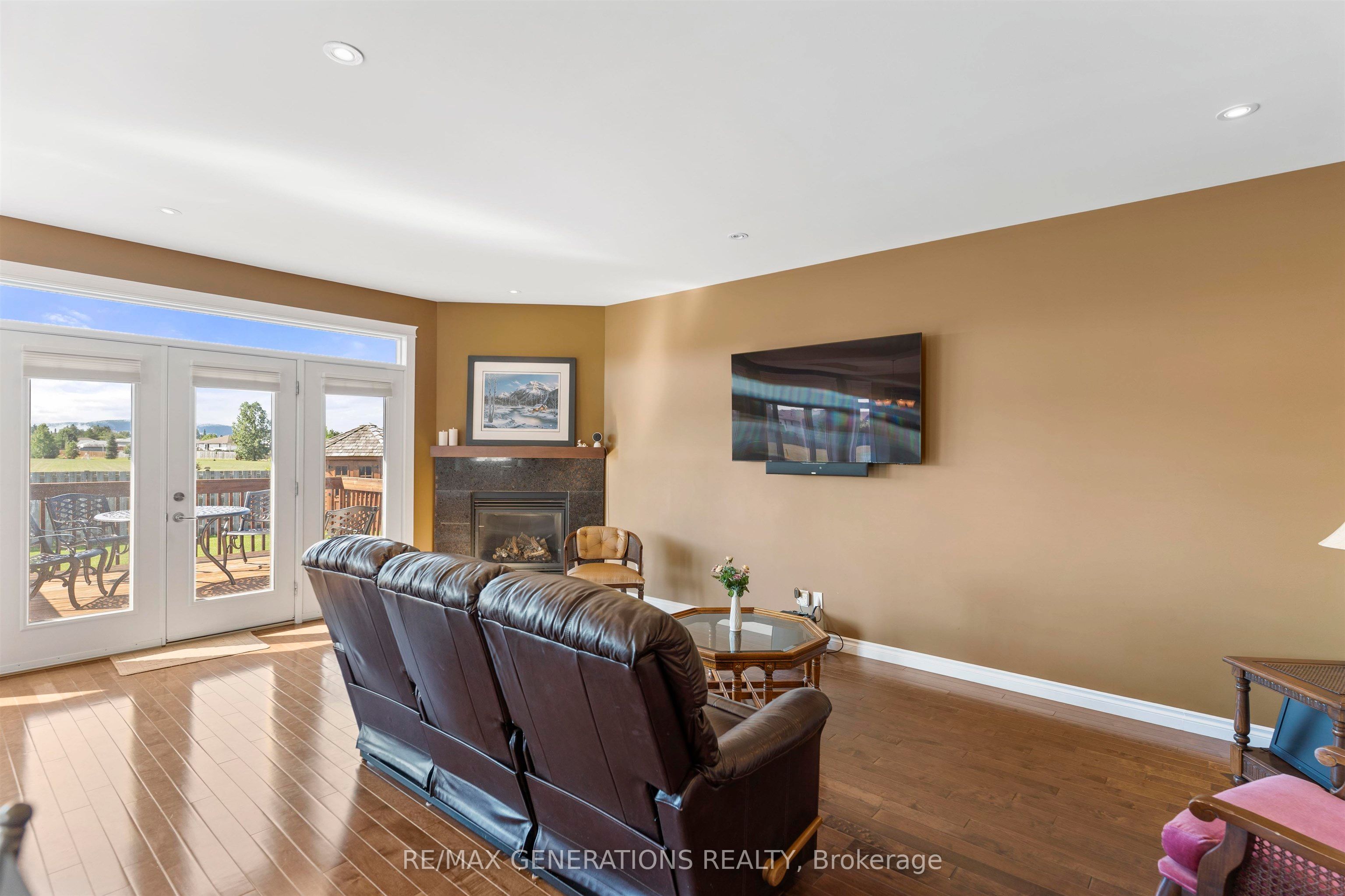 706 WEILER Boulevard, Thunder Bay, ON P7C 0A7 photo 4