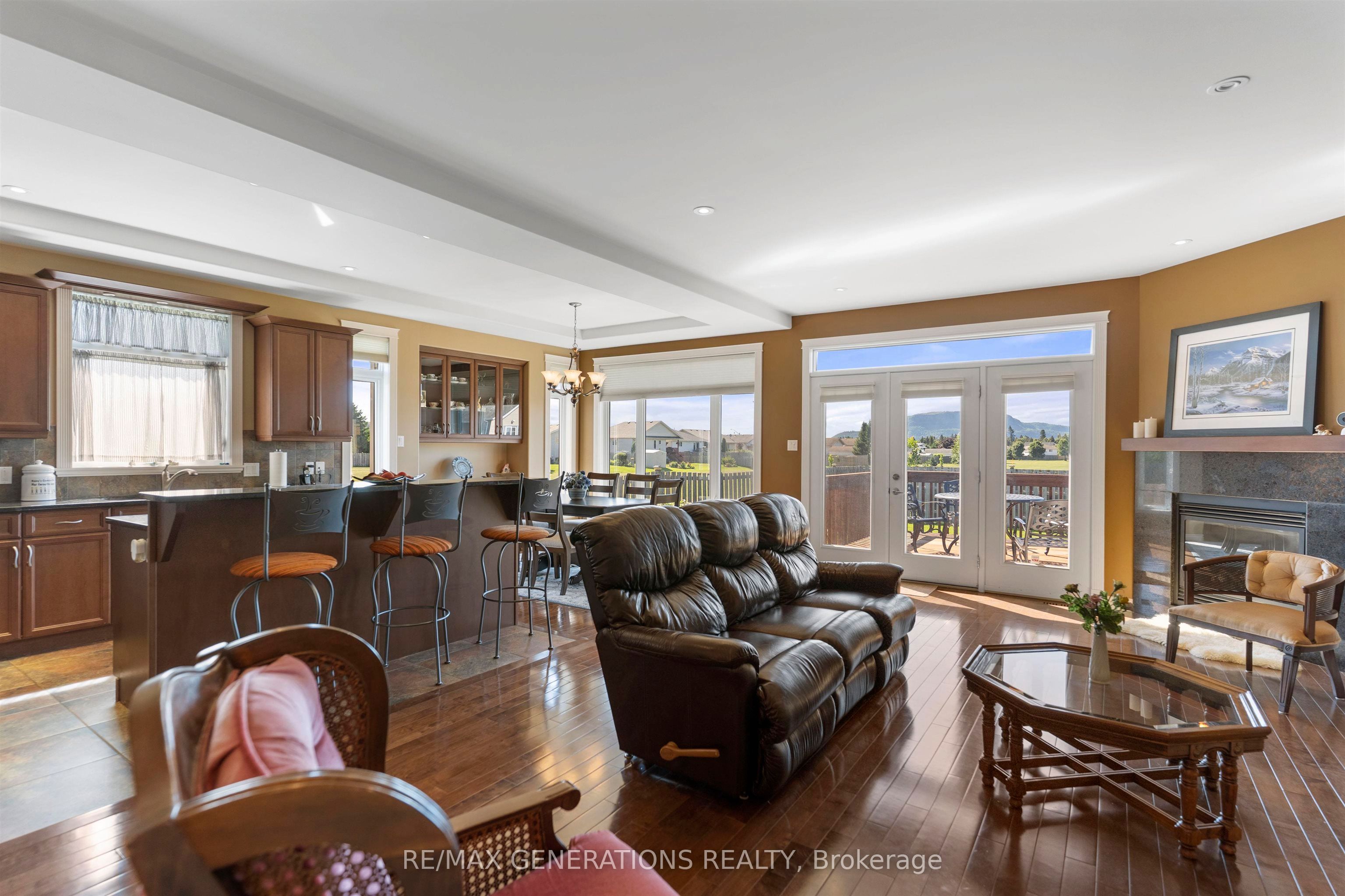 706 WEILER Boulevard, Thunder Bay, ON P7C 0A7 photo 5