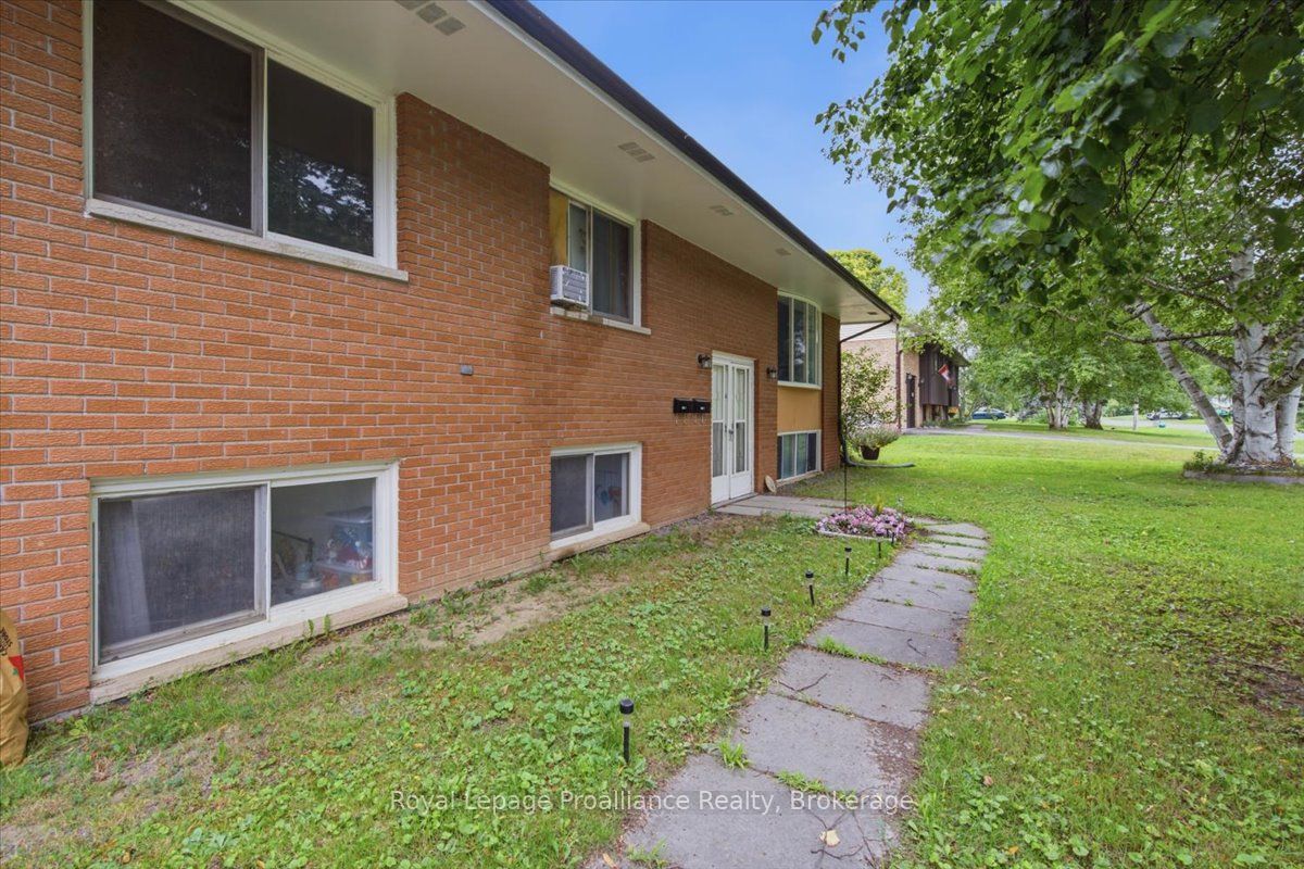270 Colonial Road, Belleville, ON K8R 1B9 photo 3