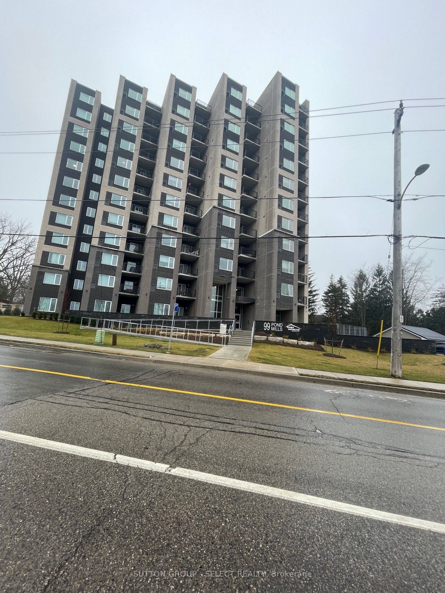 99 POND MILLS Road 202, London South, ON N5Z 3X3