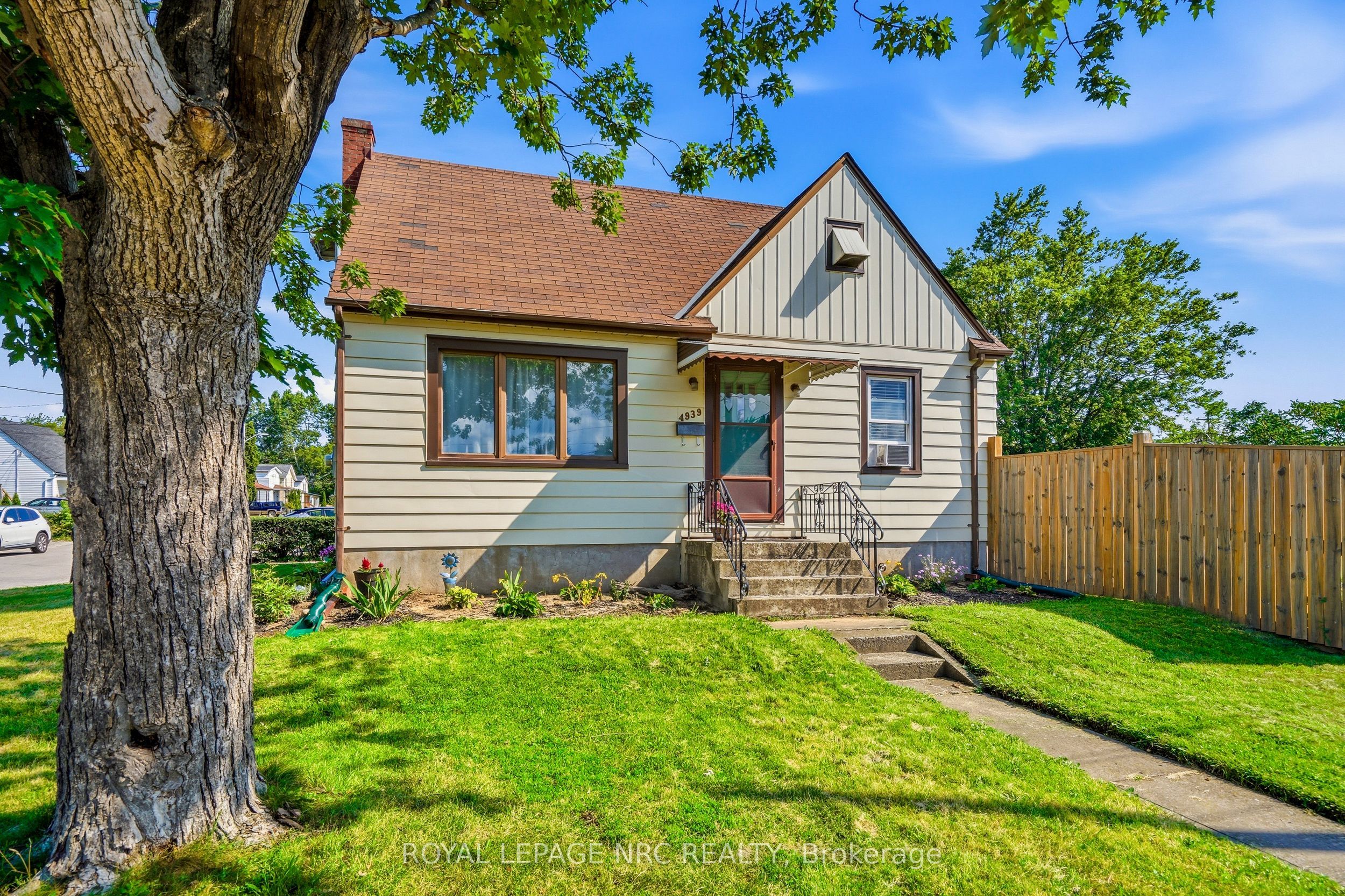 4939 Hamilton Street, Niagara Falls, ON L2E 2V9 photo 2