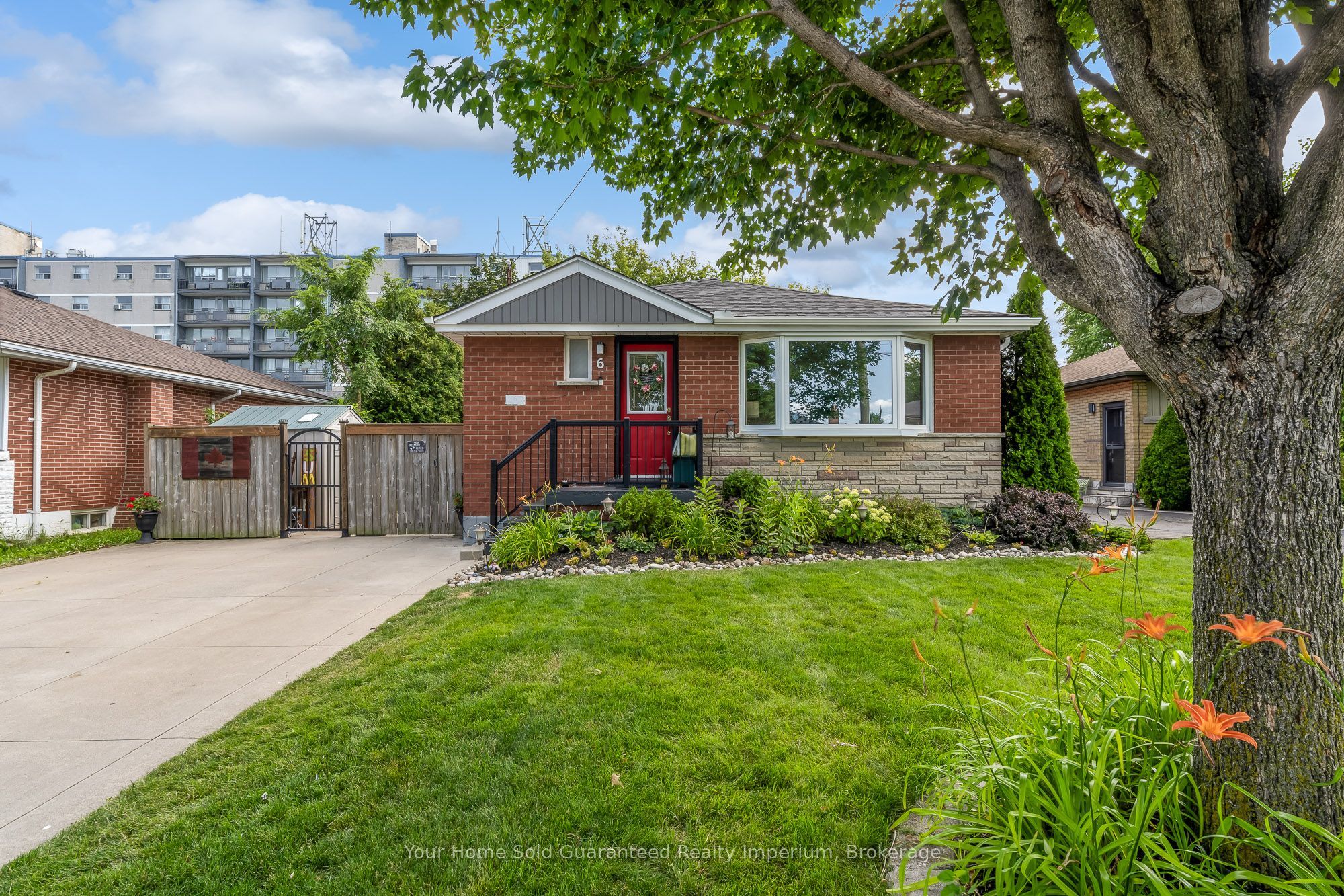 6 Beacon Avenue, Hamilton, ON L8T 2N3 photo 2