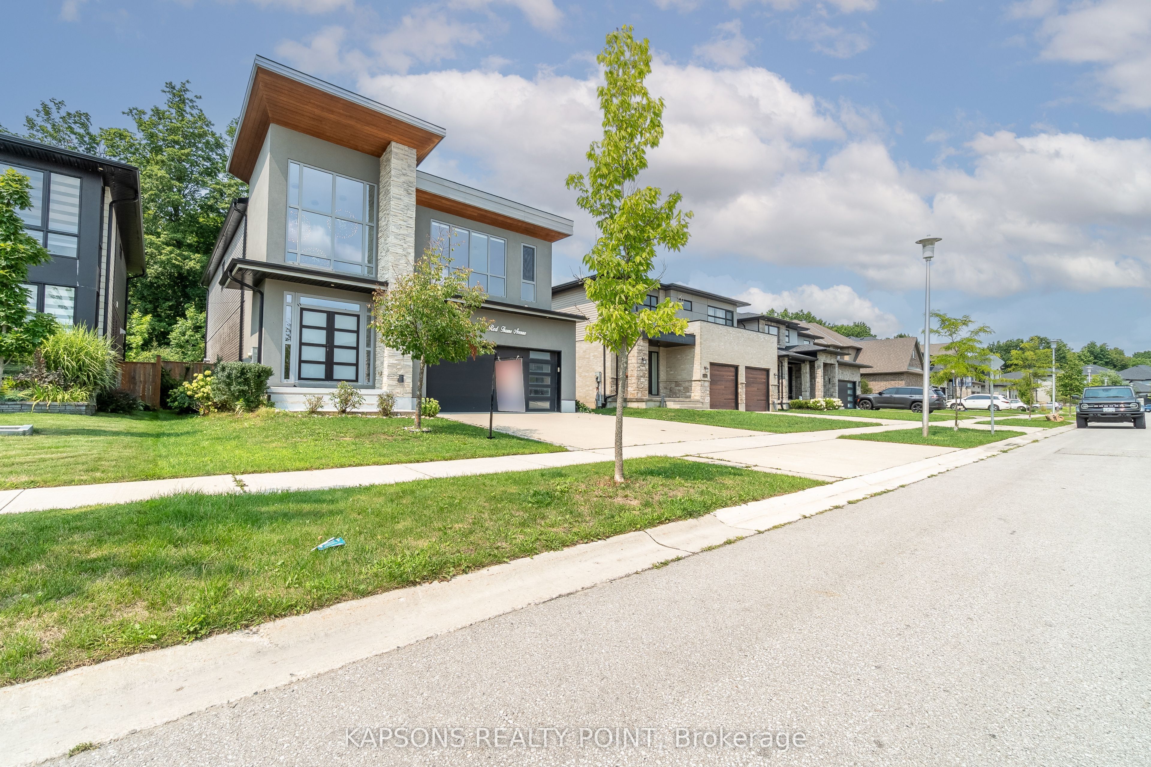 2368 Red Thorne Avenue, London South, ON N6P 0E8 photo 2