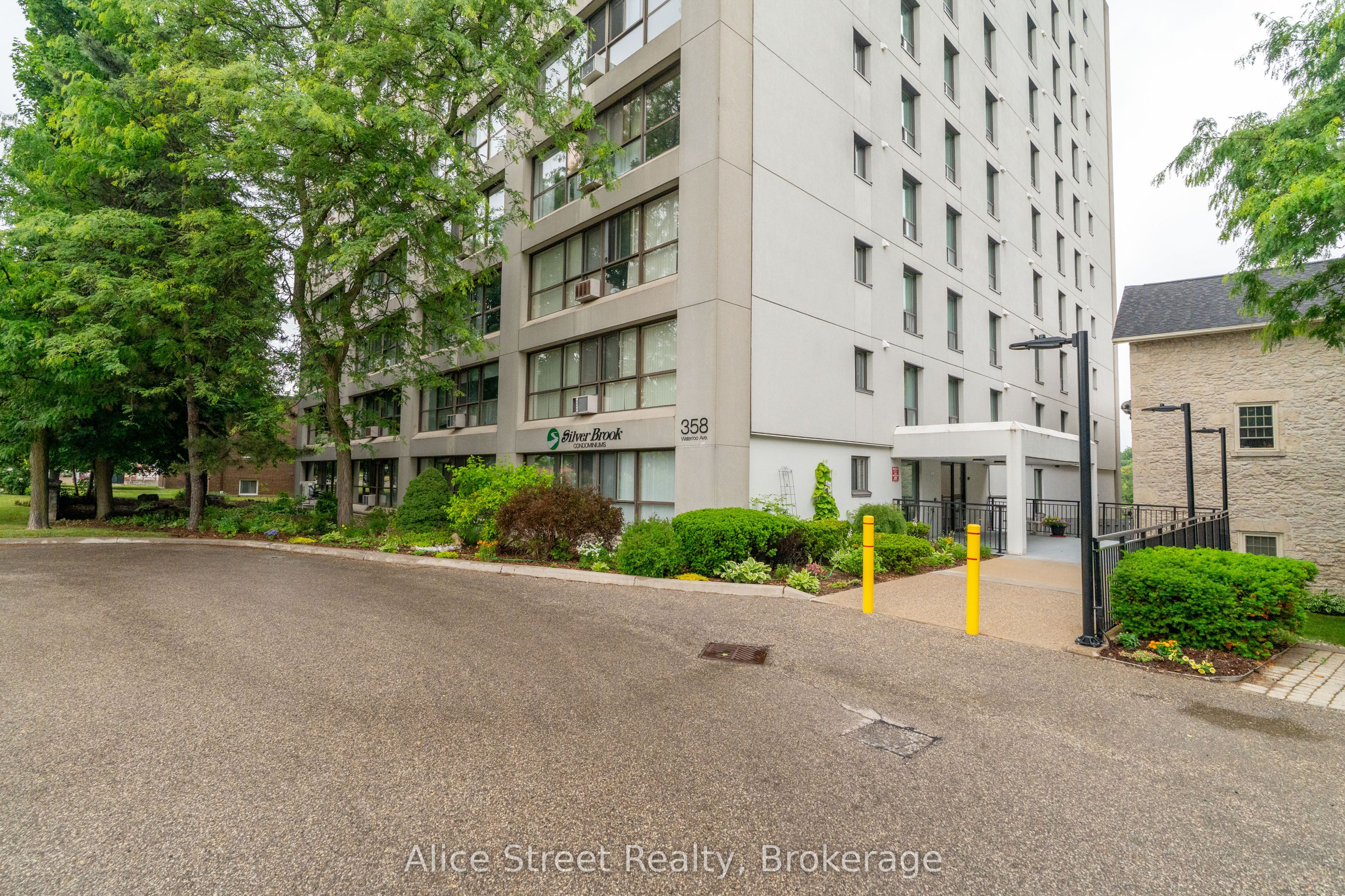 358 Waterloo Avenue 607, Guelph, ON N1H 7Y3 photo 2