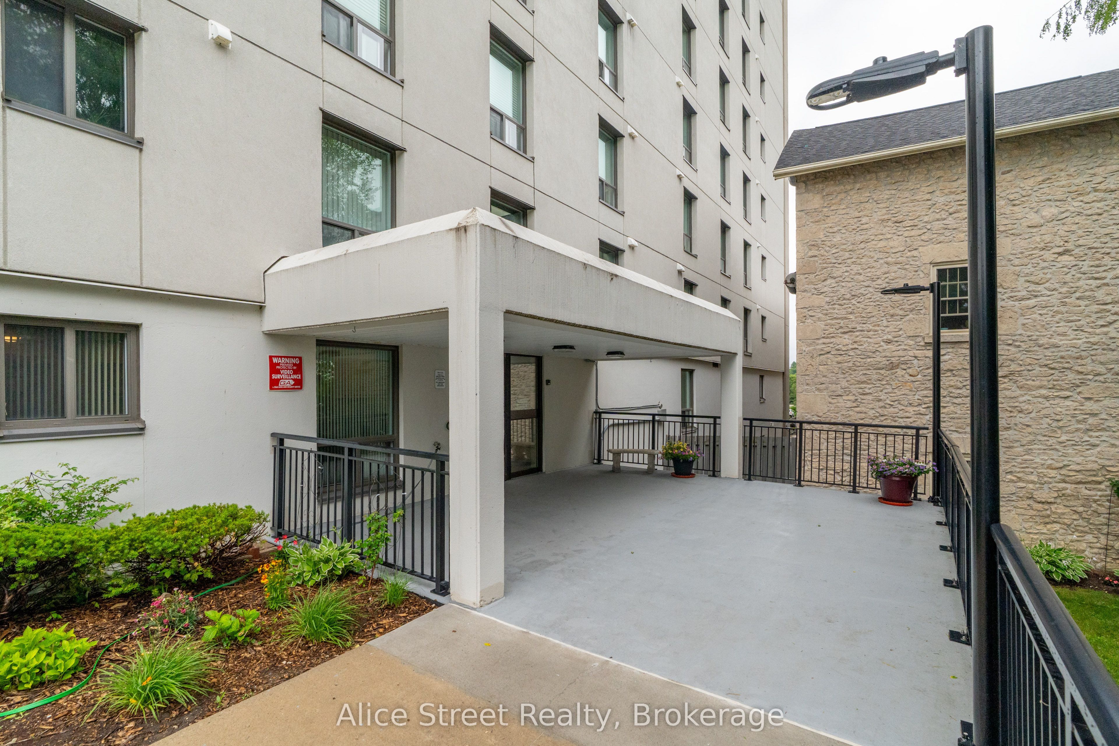 358 Waterloo Avenue 607, Guelph, ON N1H 7Y3 photo 4