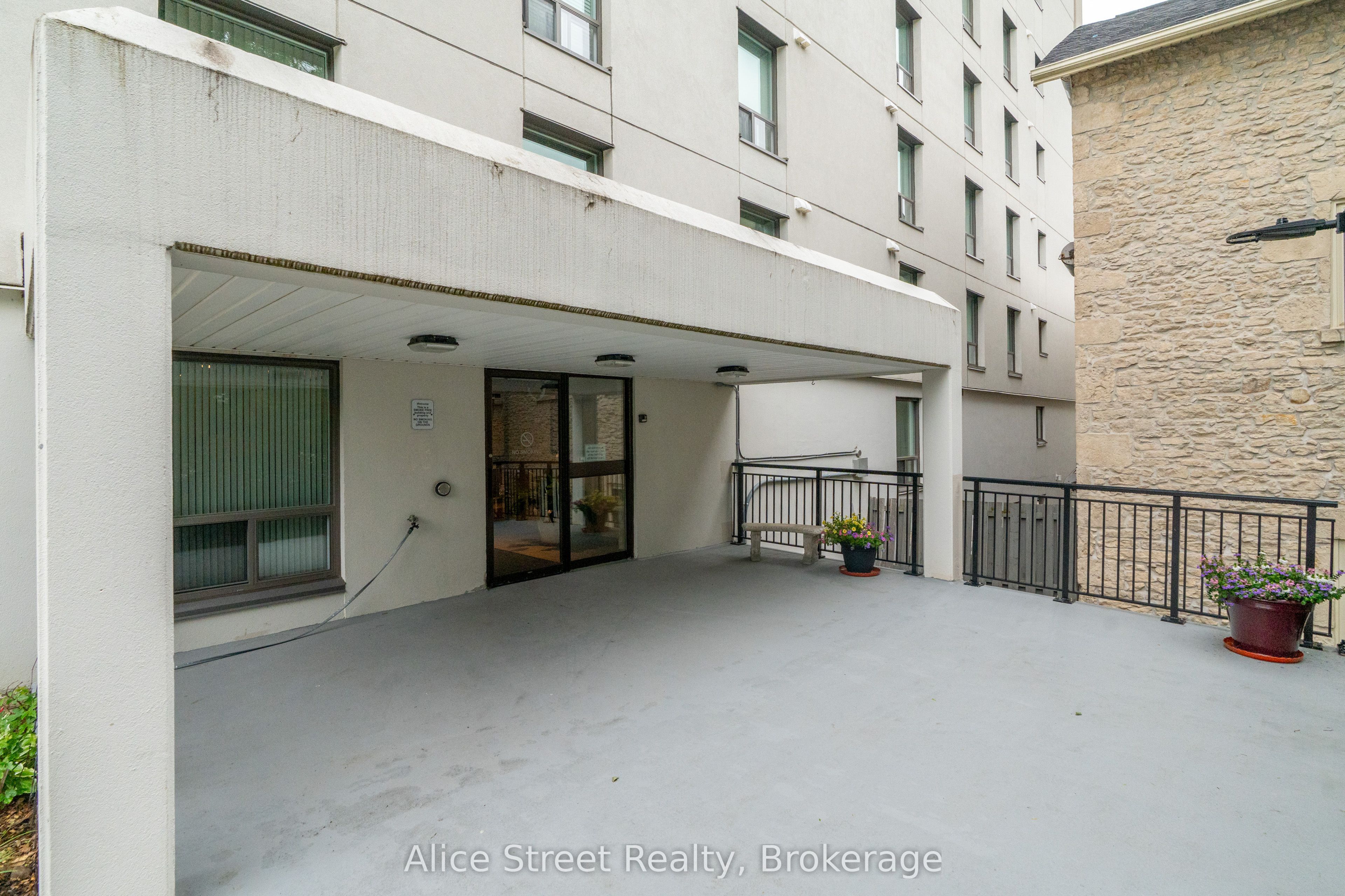 358 Waterloo Avenue 607, Guelph, ON N1H 7Y3 photo 5