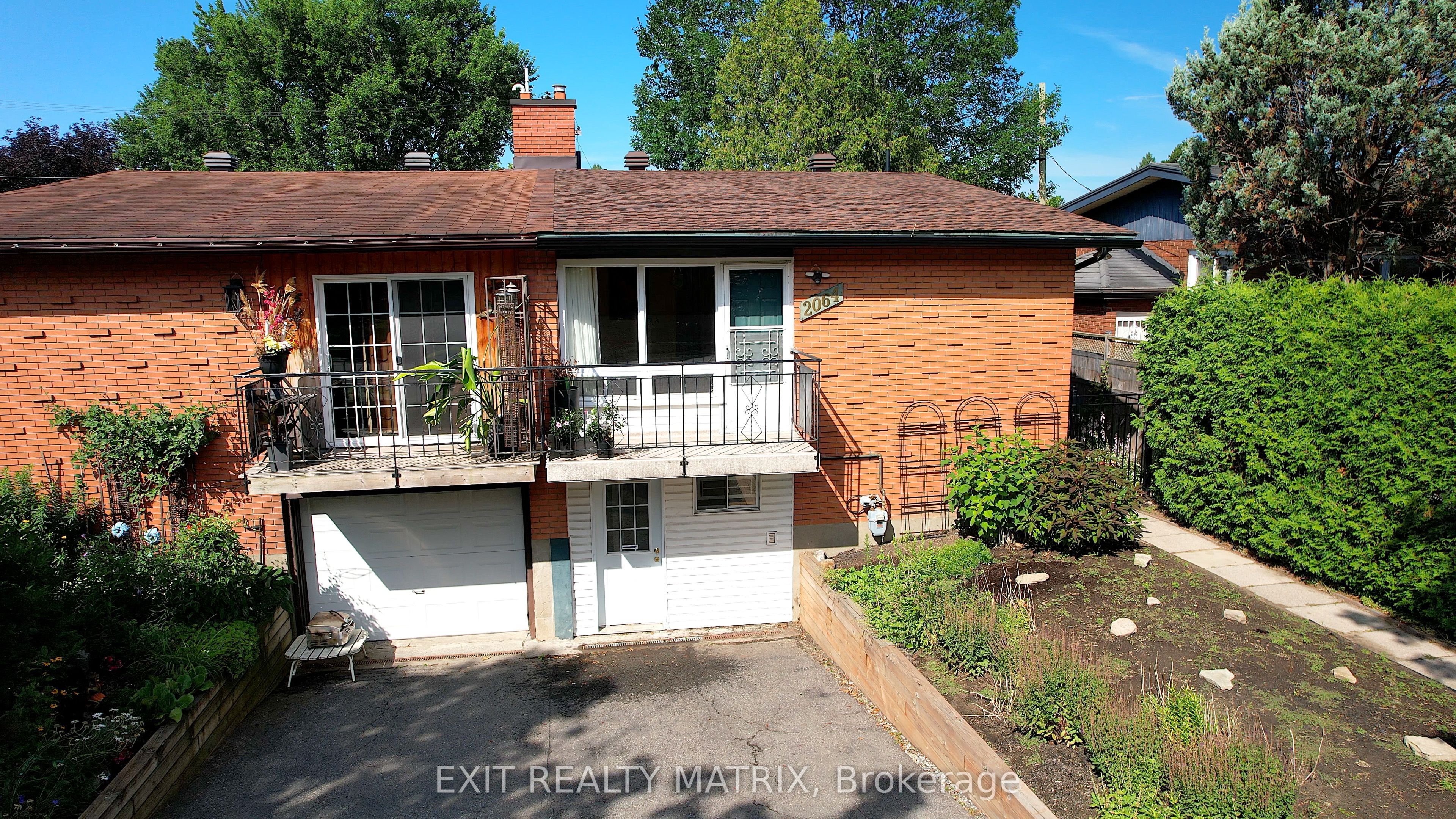 2064 St Laurent Boulevard, Elmvale Acres and Area, ON K1G 1A9 photo 2