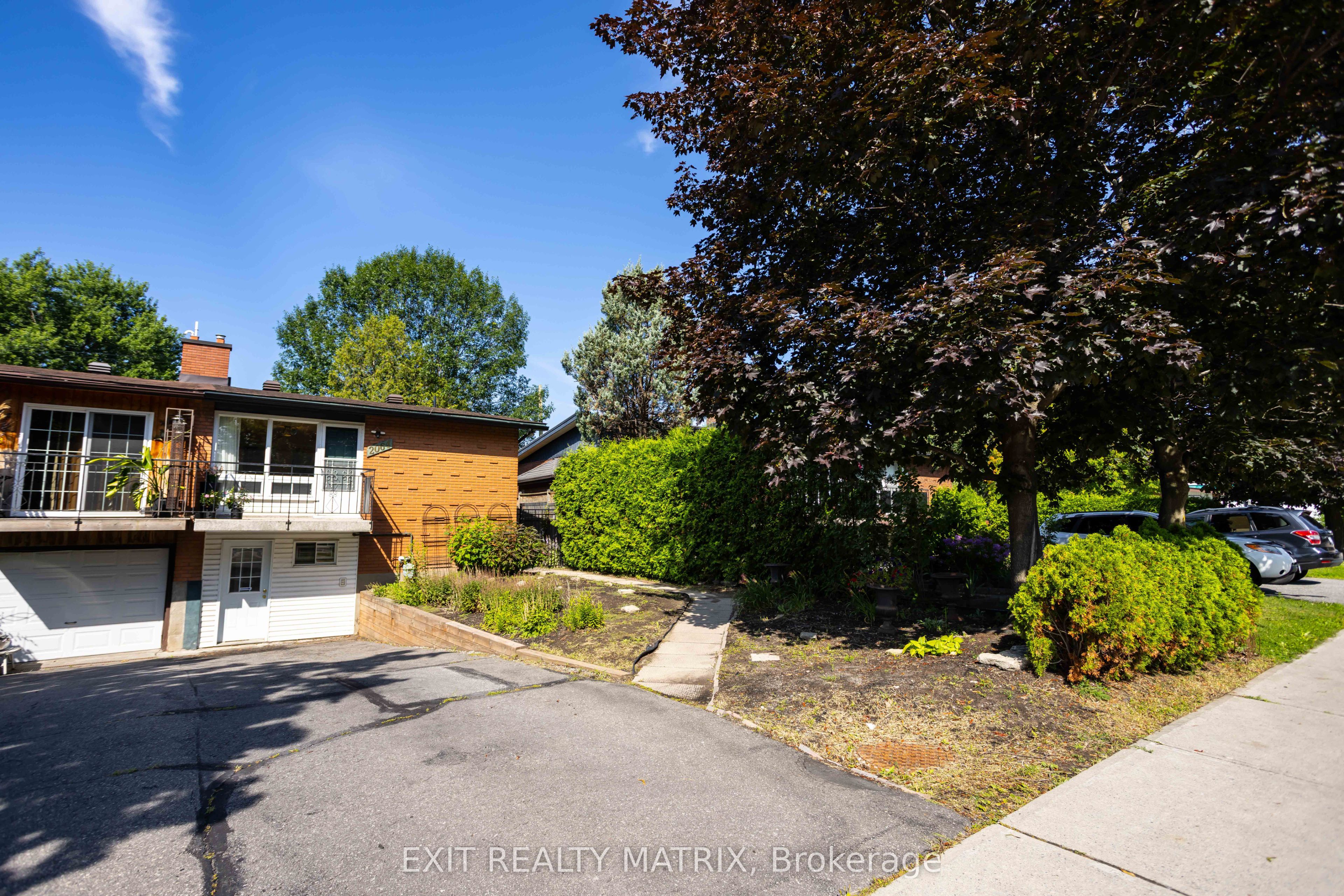 2064 St Laurent Boulevard, Elmvale Acres and Area, ON K1G 1A9 photo 3