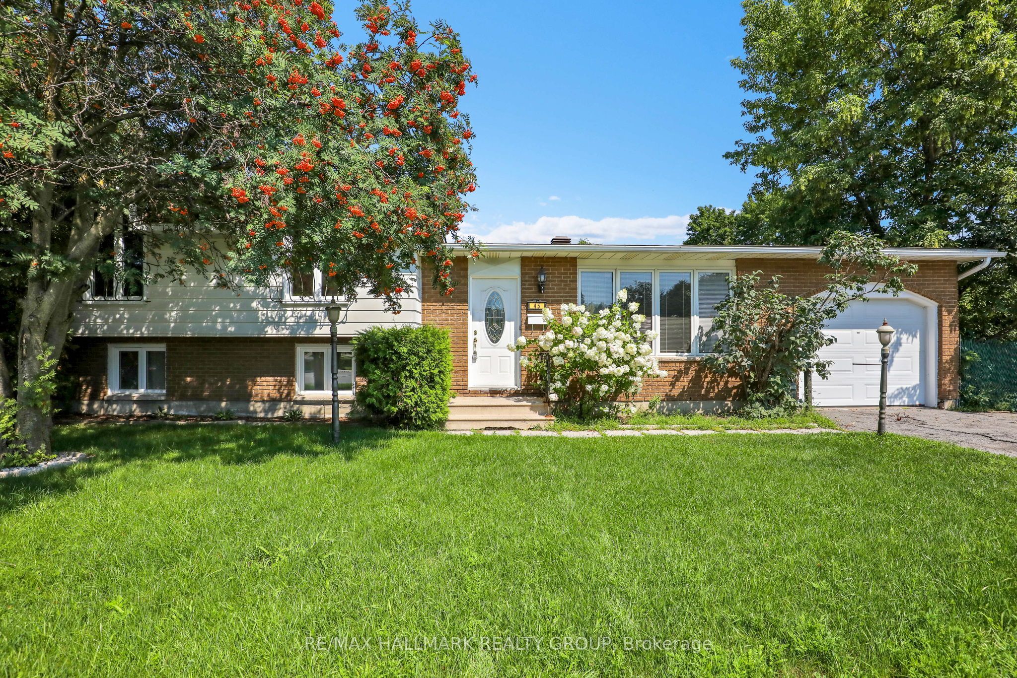 45 Larkin Drive, Barrhaven, ON K2J 1A8