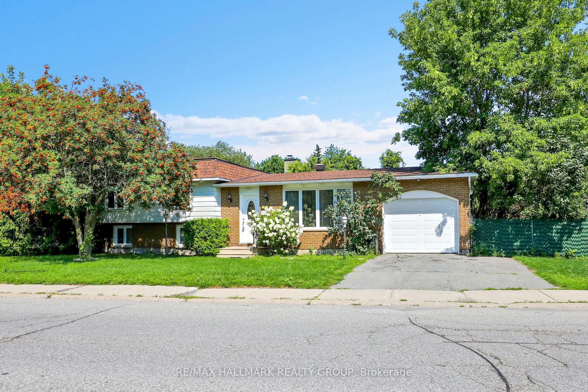 45 Larkin Drive, Barrhaven, ON K2J 1A8 photo 2