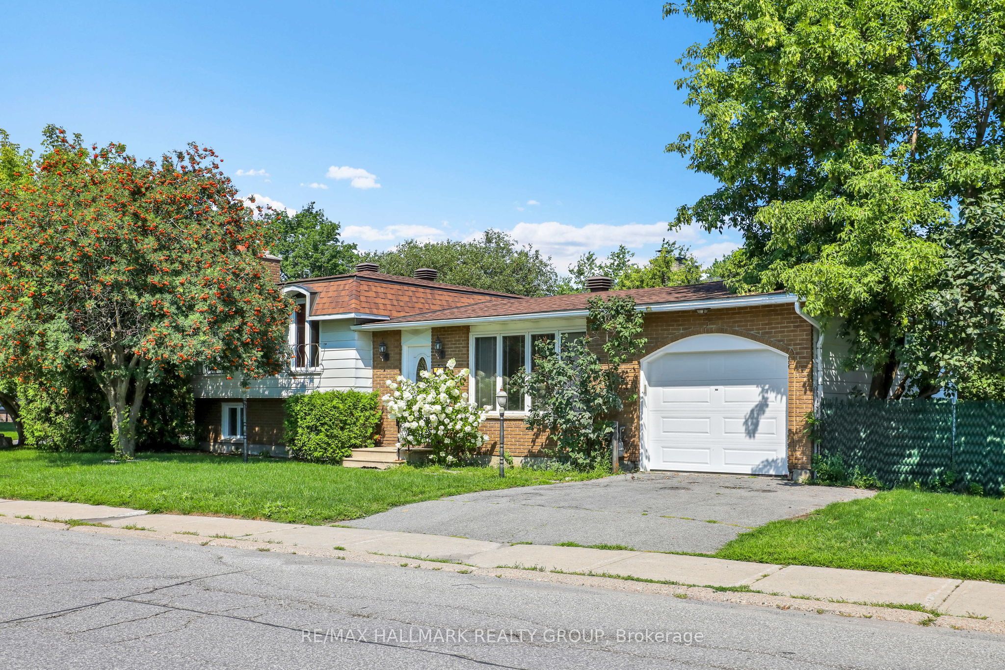 45 Larkin Drive, Barrhaven, ON K2J 1A8 photo 3