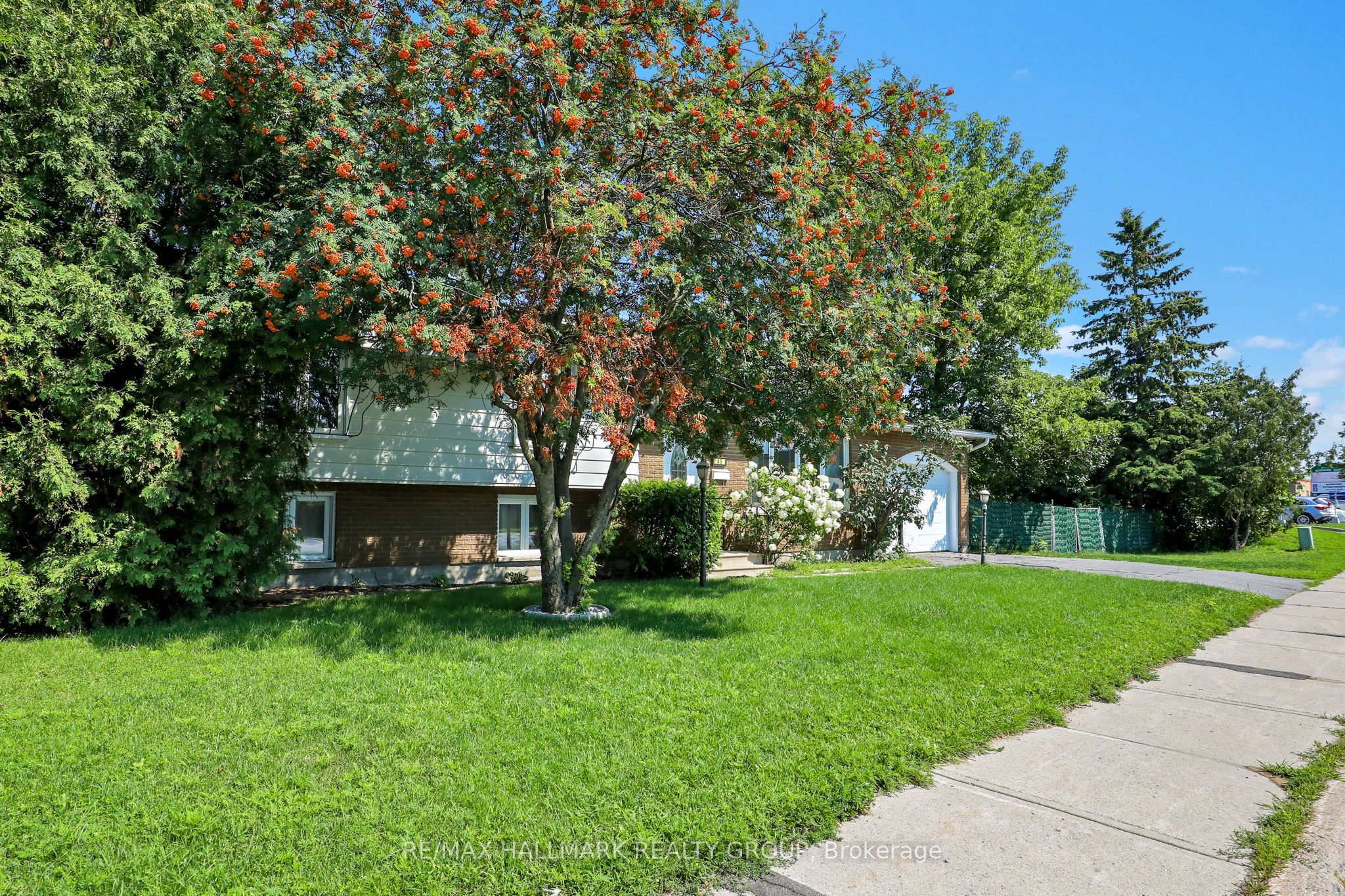 45 Larkin Drive, Barrhaven, ON K2J 1A8 photo 4
