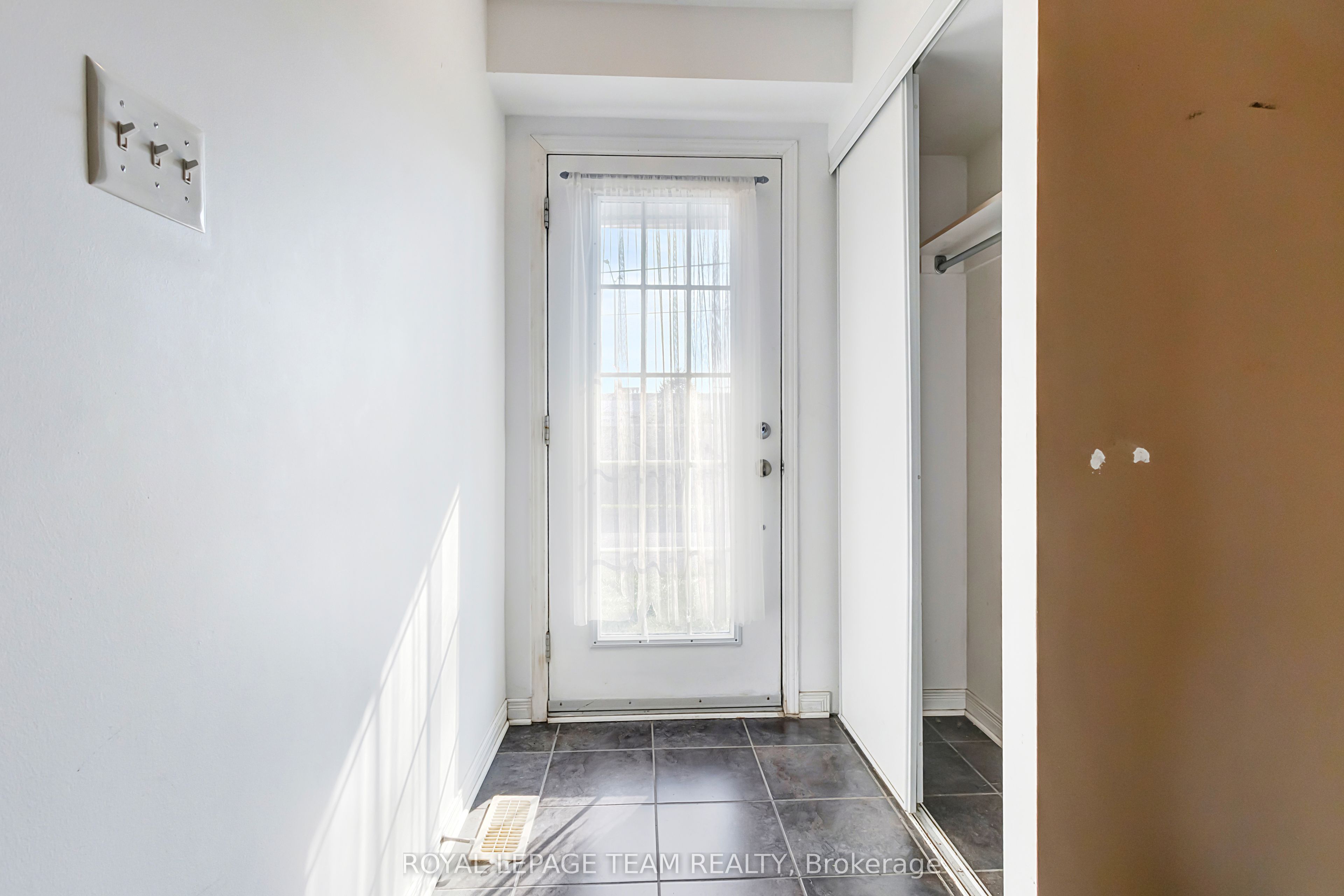 566 Simran Private, Barrhaven, ON K2J 3T2 photo 3