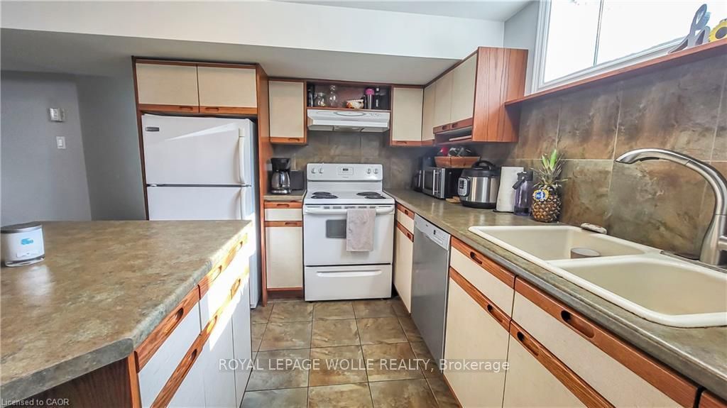326 Victoria Street S B, Kitchener, ON N2M 3A3 photo 2