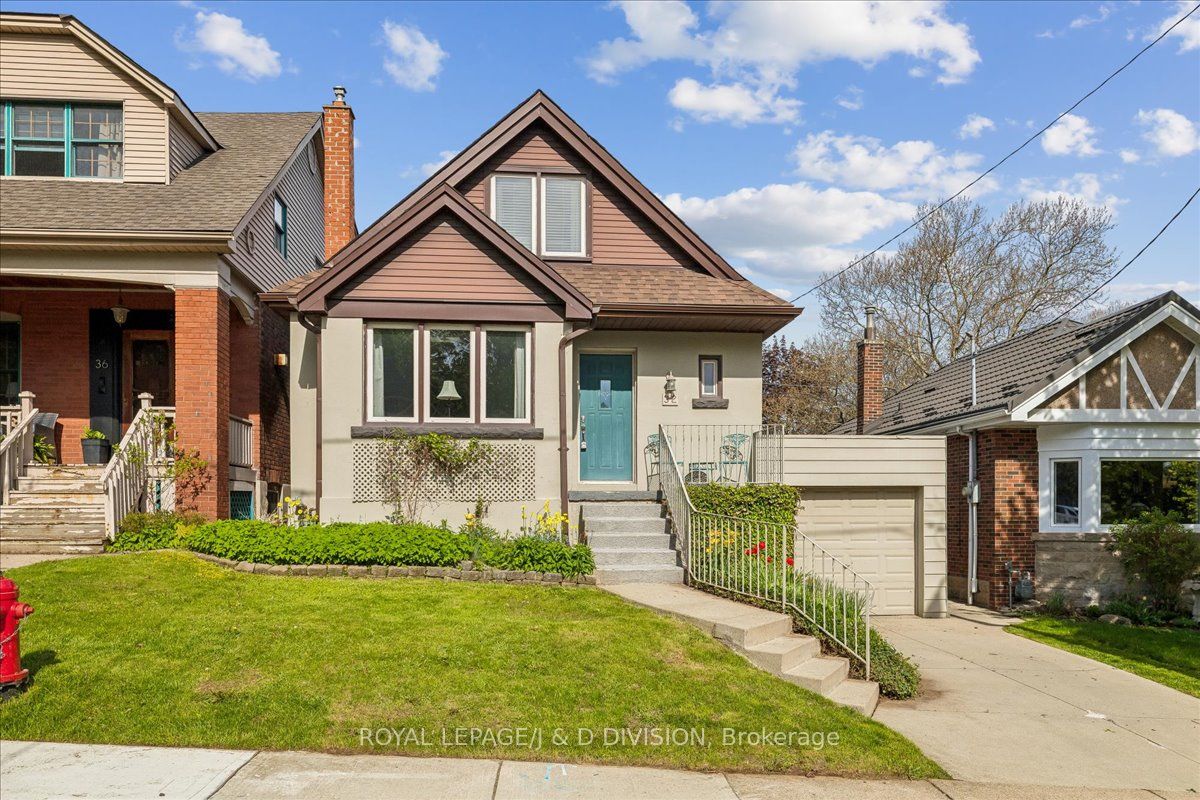 32 Miles Court, Hamilton, ON L8P 4G6