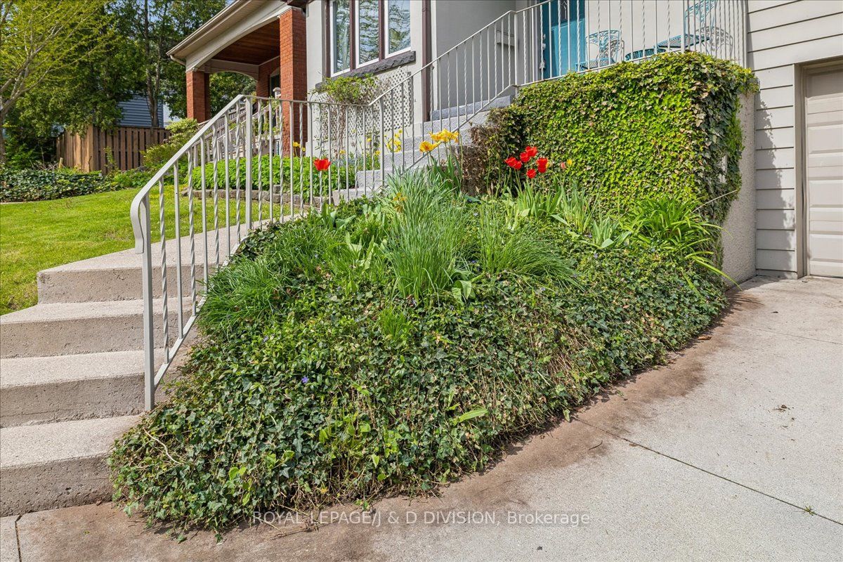 32 Miles Court, Hamilton, ON L8P 4G6 photo 4
