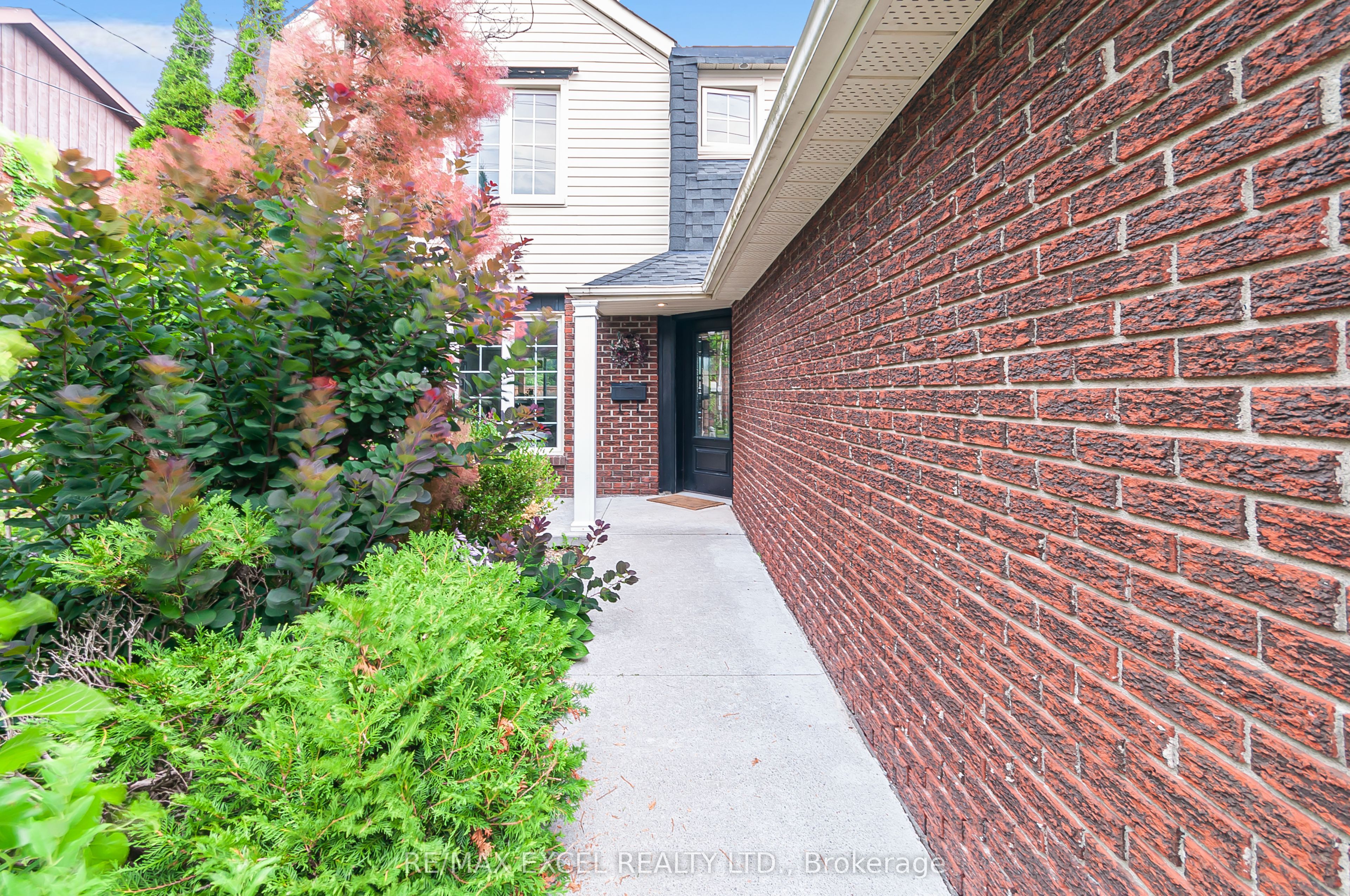 218 Angeline Street N, Kawartha Lakes, ON K9V 5E9 photo 4