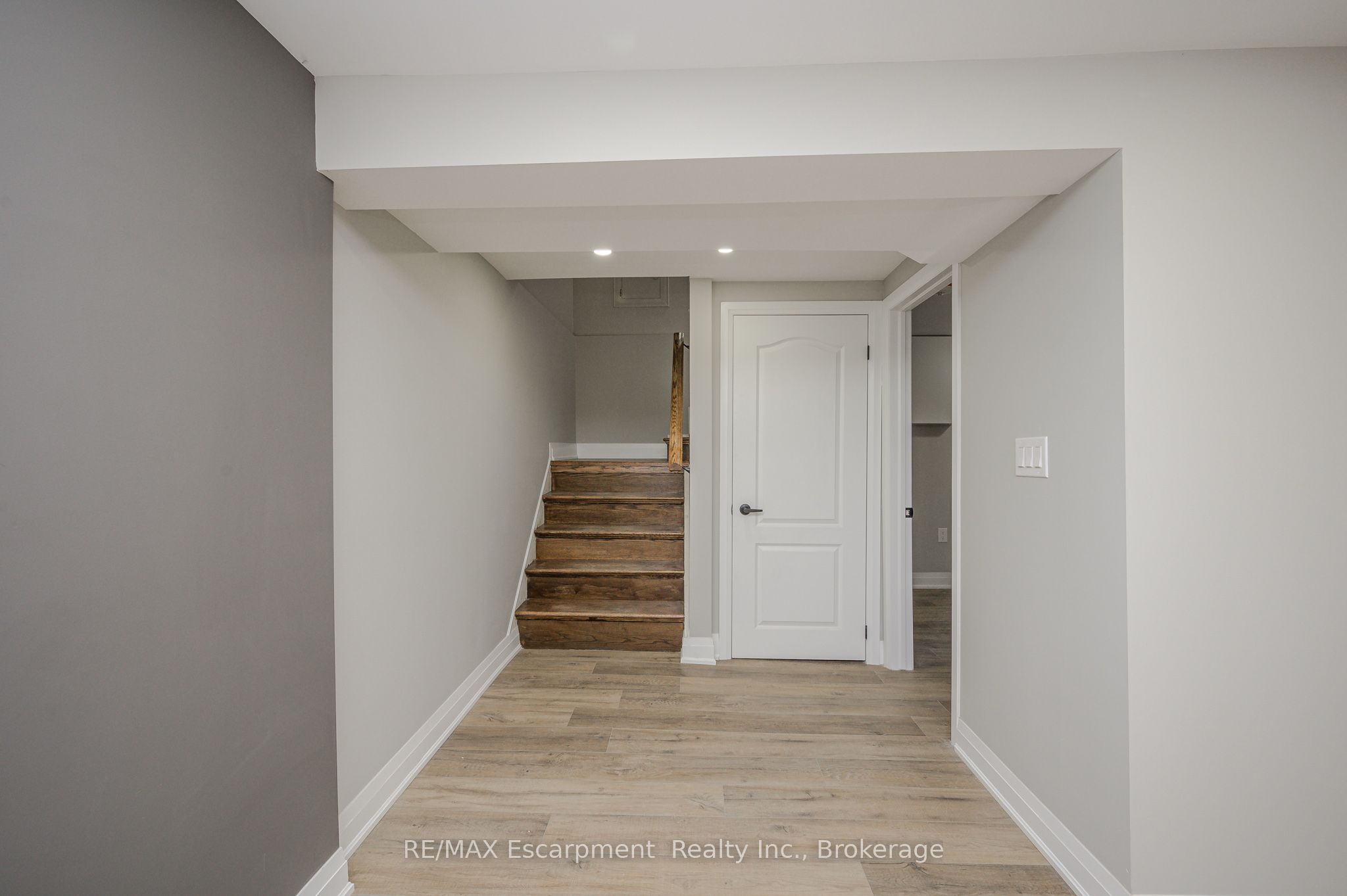 144 East 44th Street LOWER UNIT, Hamilton, ON L8T 3H2 photo 4