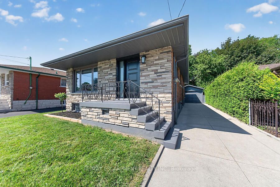 26 PARKLANDS Drive, Hamilton, ON L8K 4W7 photo 3