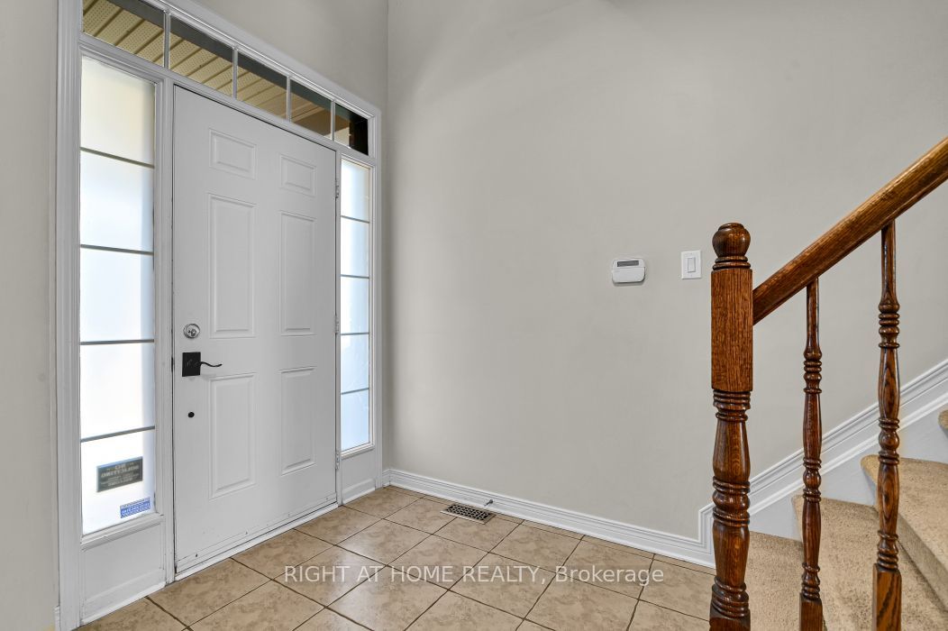 196 Lamplighters Drive, Barrhaven, ON K2J 0K9 photo 2
