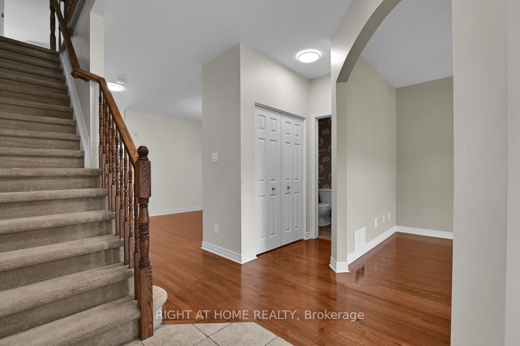 196 Lamplighters Drive, Barrhaven, ON K2J 0K9 photo 3