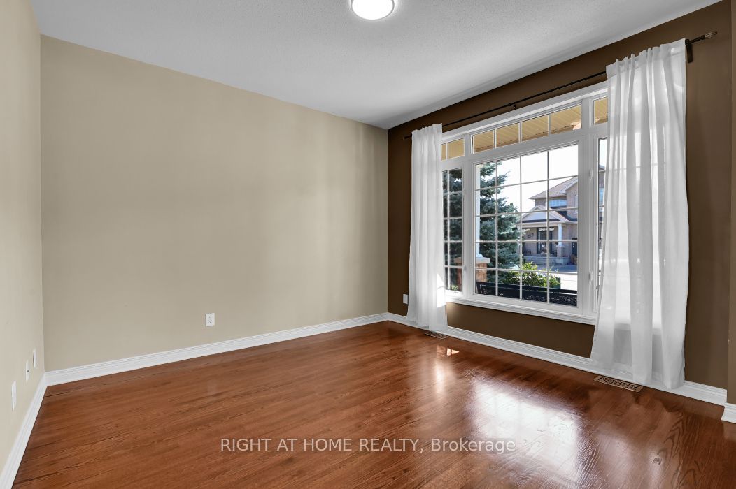 196 Lamplighters Drive, Barrhaven, ON K2J 0K9 photo 4