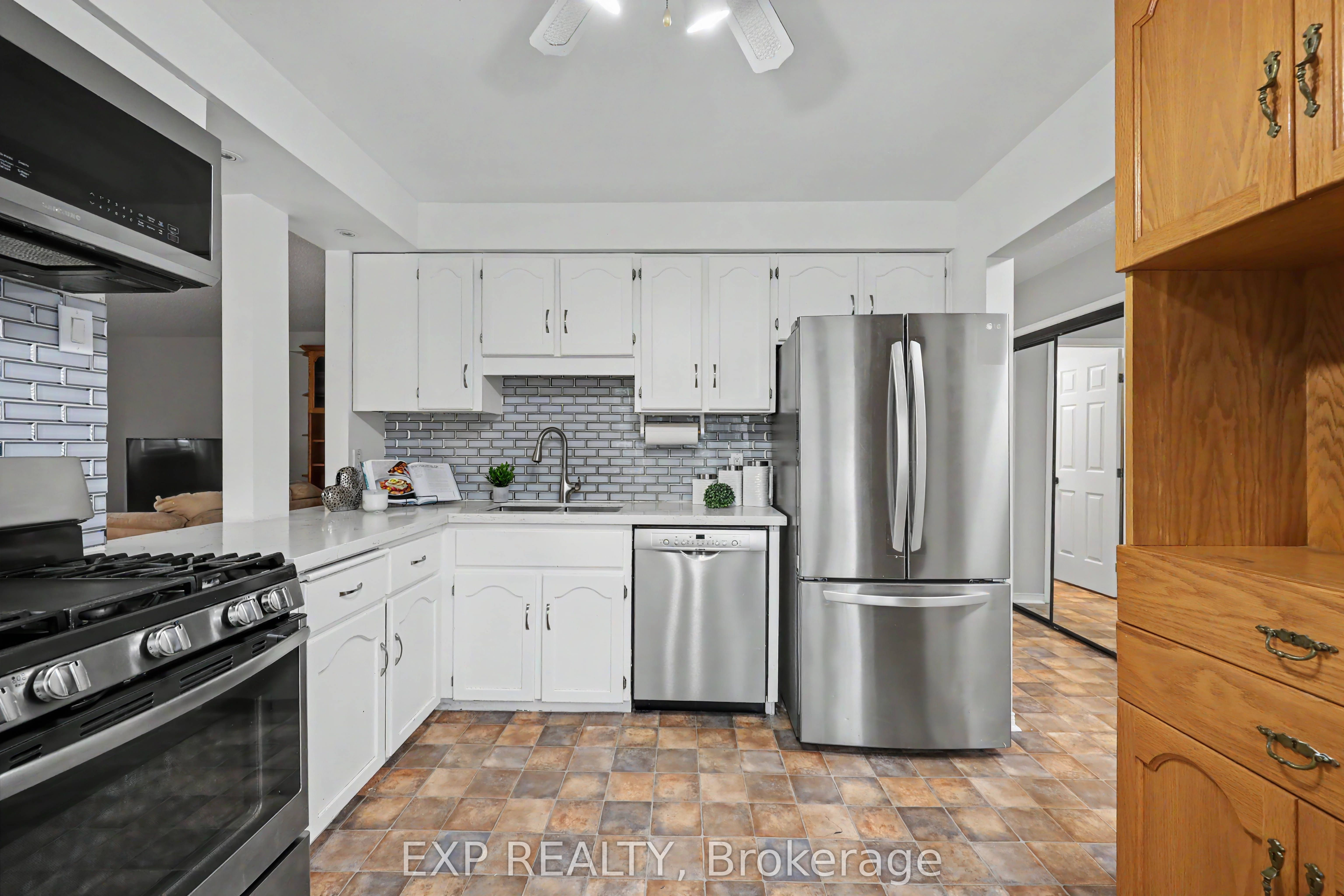 38 Elora Drive 47, Hamilton, ON L9C 7L6 photo 2