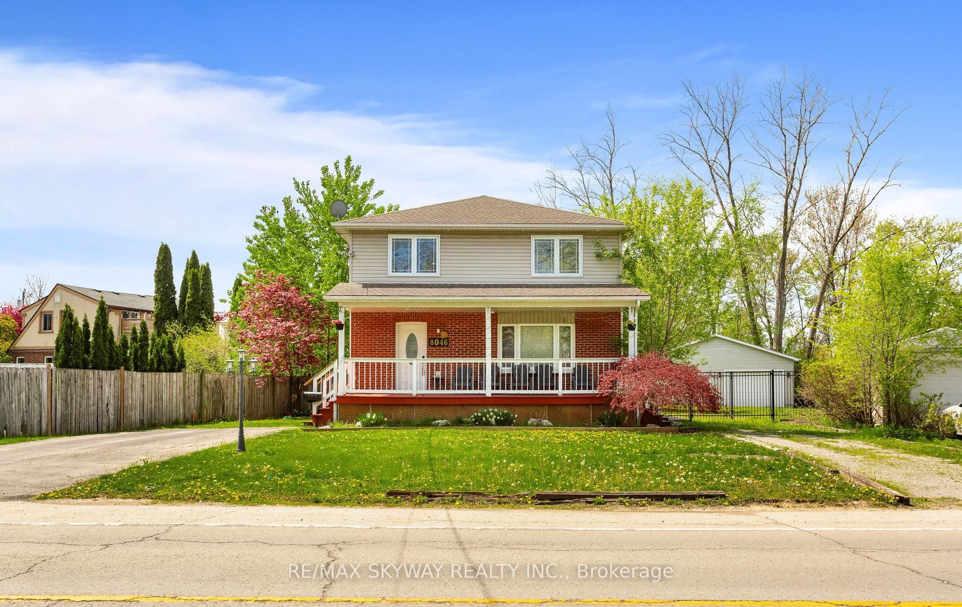 8046 Beaverdams Road, Niagara Falls, ON L2H 1R8 photo 2
