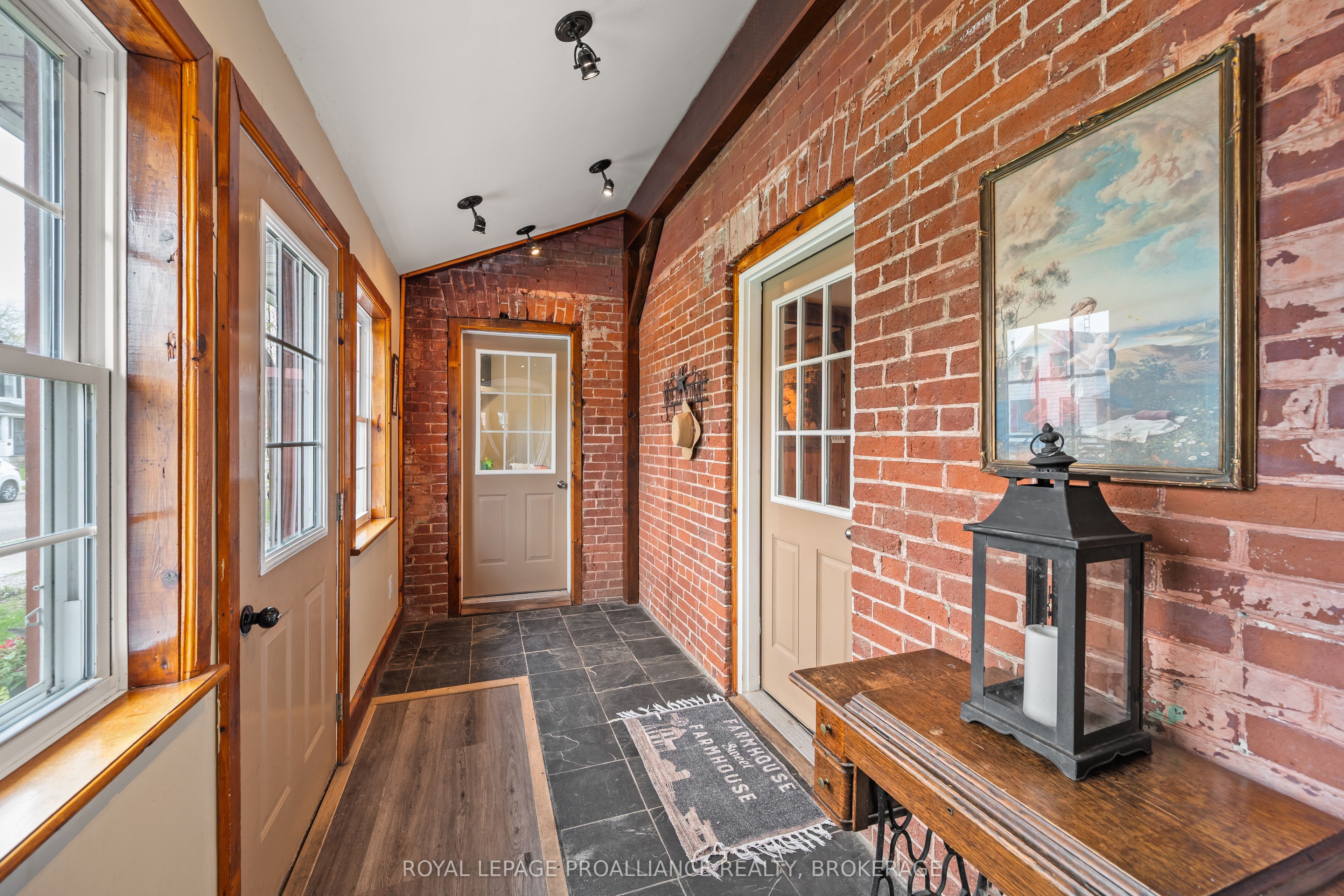 277 Brock Street, Gananoque, ON K7G 1K5 photo 4