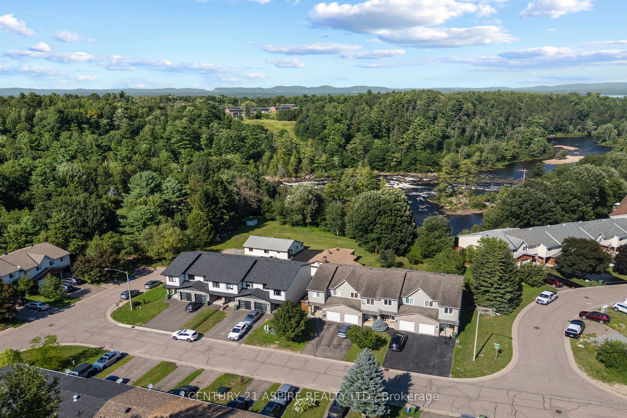 37 Northbrook Road, Petawawa, ON K8H 3N5 photo 2